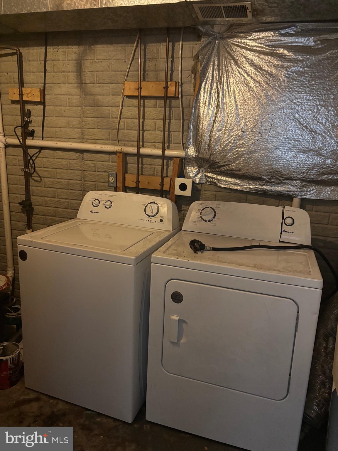 ROLLING BROOK - Residential Lease