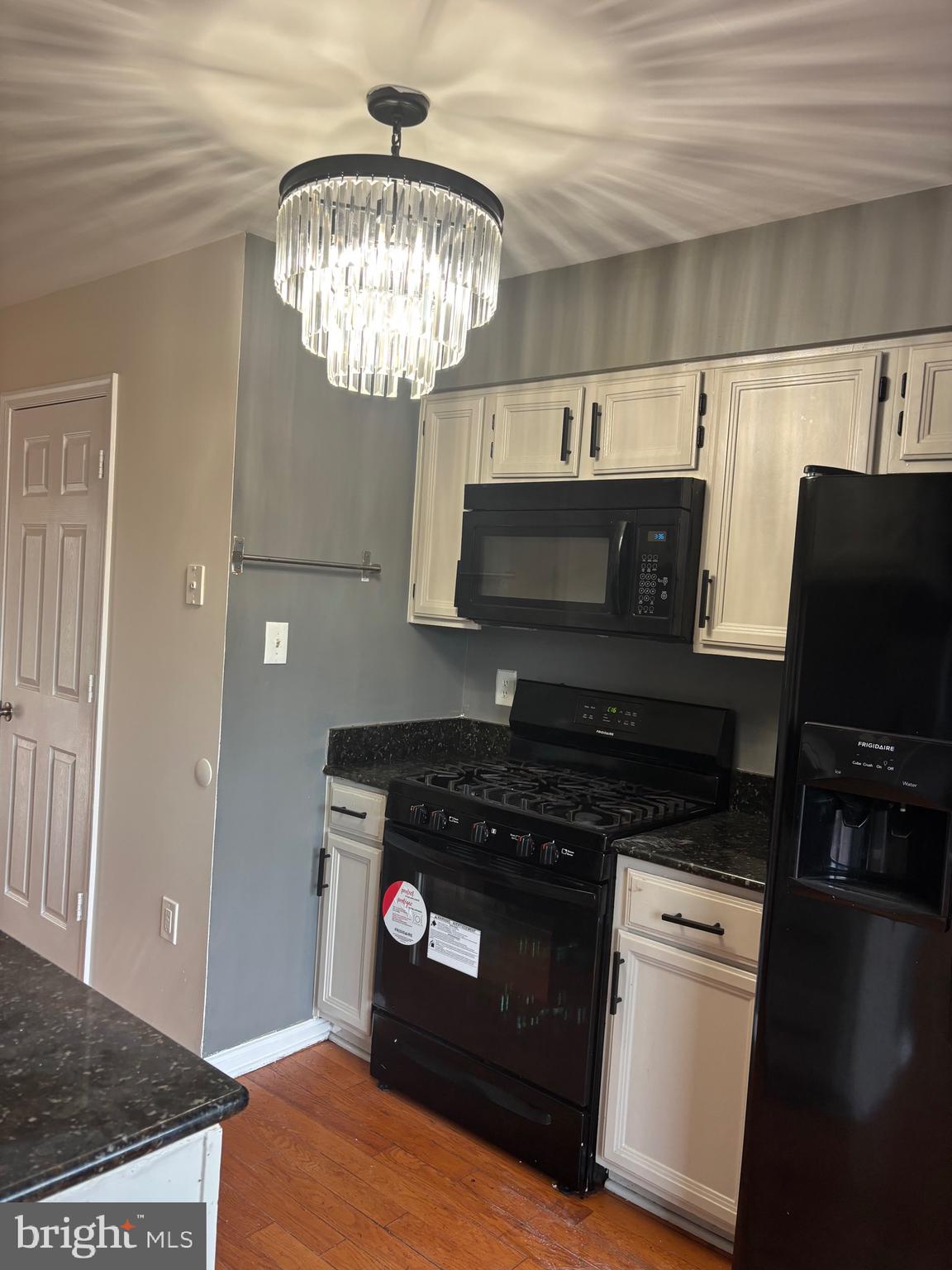 ROLLING BROOK - Residential Lease