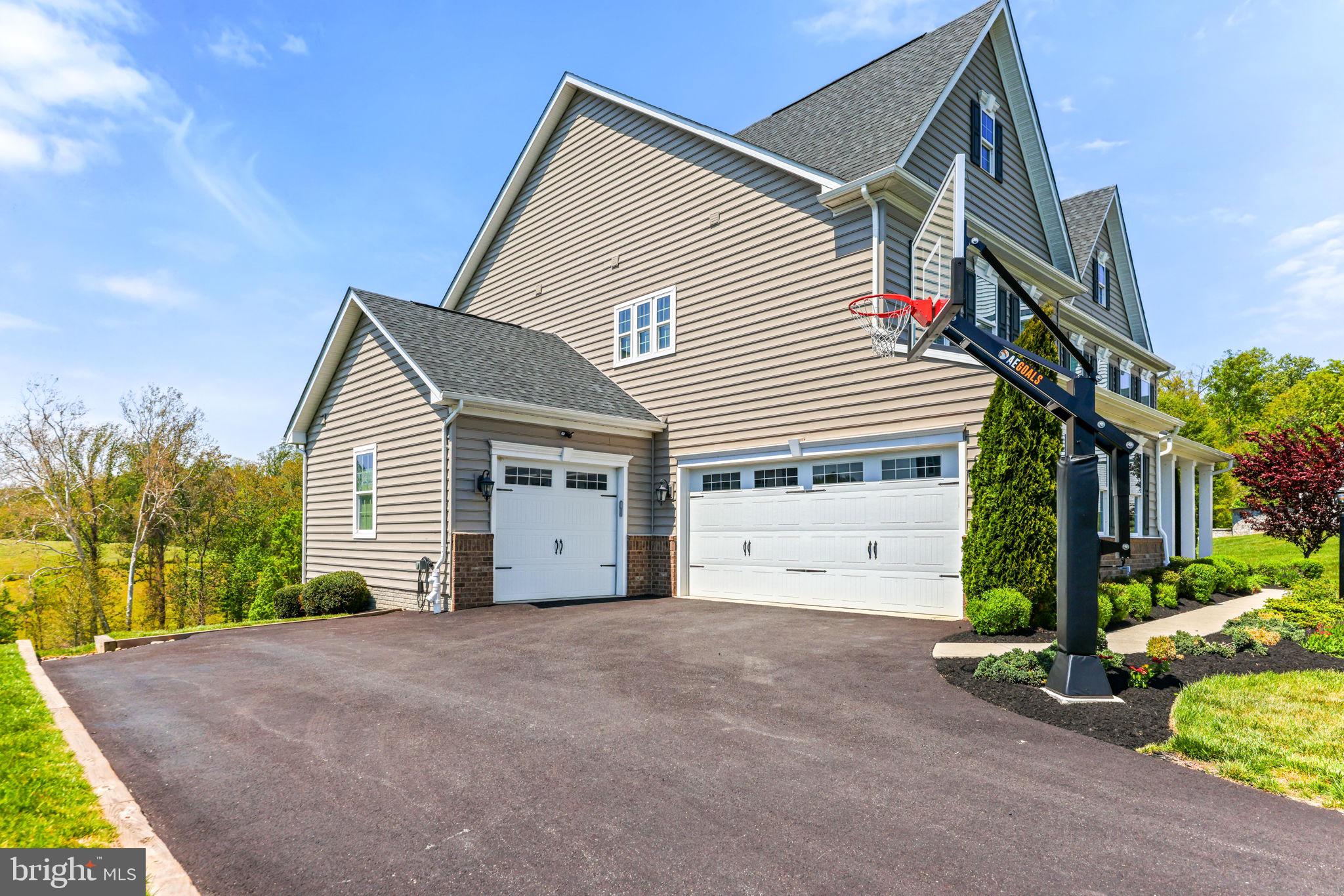 THE ESTATES AT MILL CREEK - Residential
