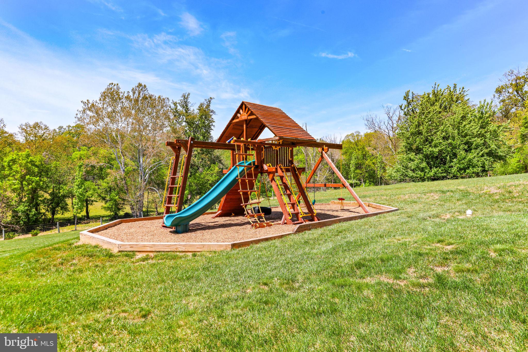THE ESTATES AT MILL CREEK - Residential