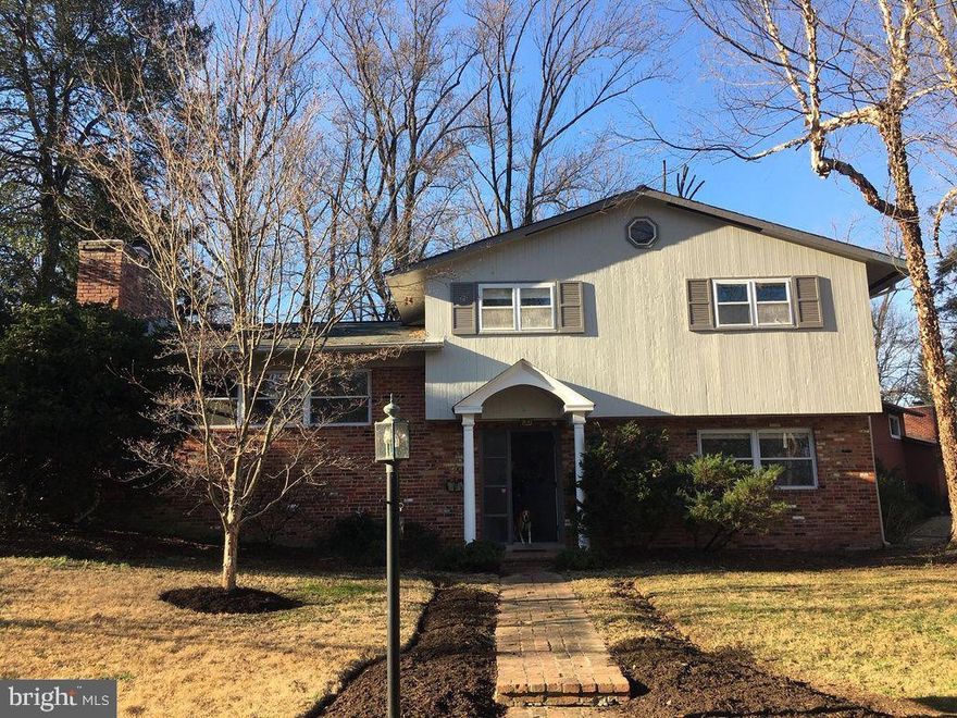 Brick-and-wood split-level home with spacious yard. The 3-4 bedroom, two bathroom home is clean and bright, with lovely hardwood floors in the main rooms and bedrooms. Expansive back deck with built-in seating. Fourth bedroom on lower level floor often used as study/family room. Attached carport. House is near the end of a cul-de-sac in a friendly neighborhood community. Nearby park with playground, tennis courts, basketball court and bike path. Community pool membership also available. Available 7/1/22.