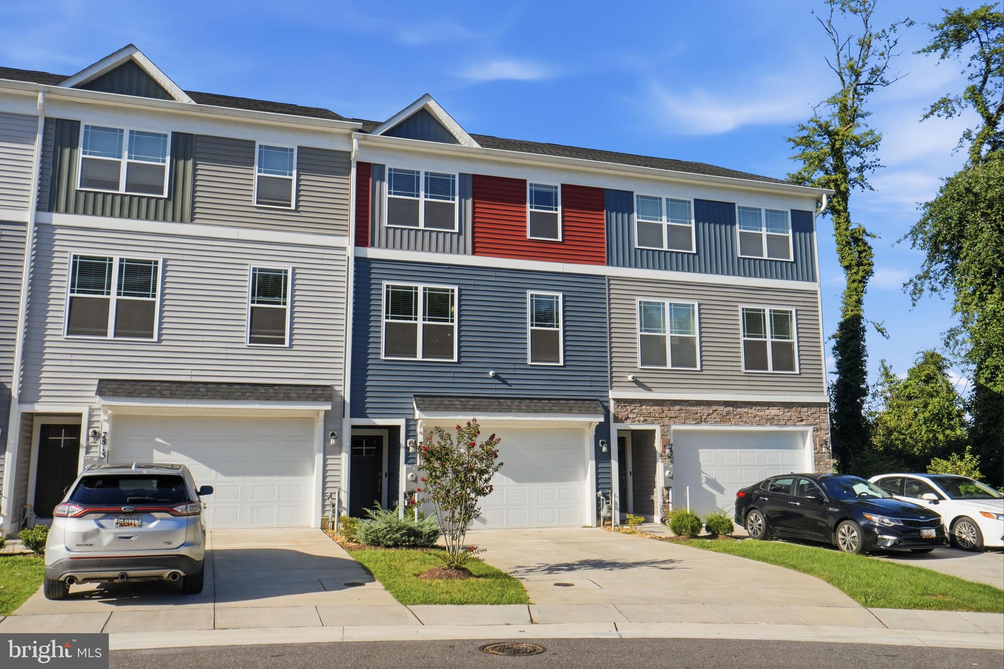 7811 WOLF RUN LANE
