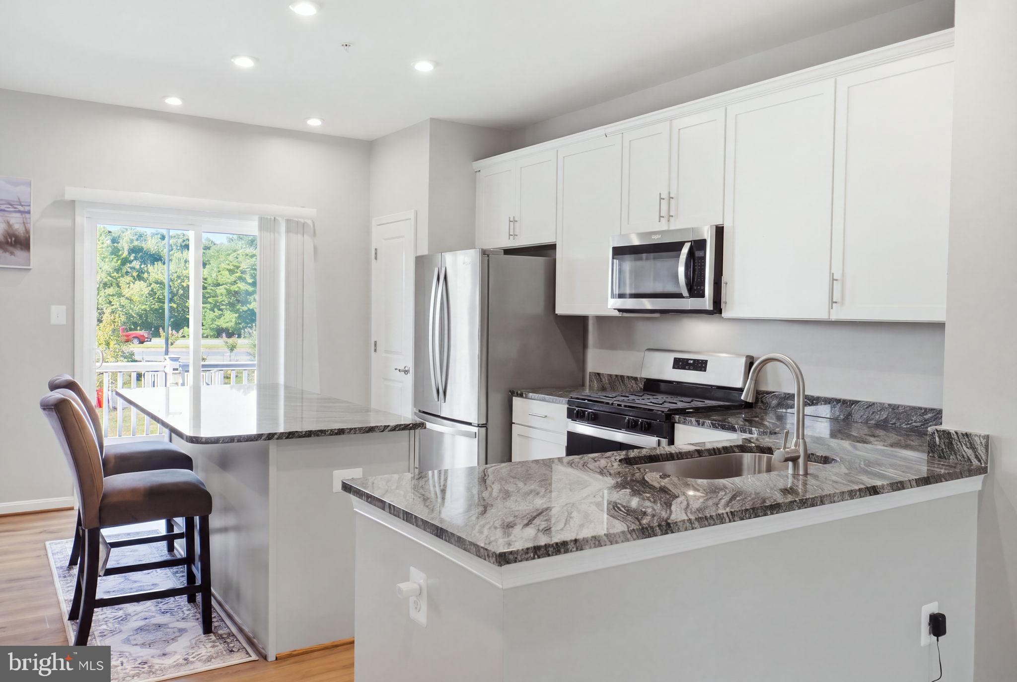 7811 WOLF RUN LANE