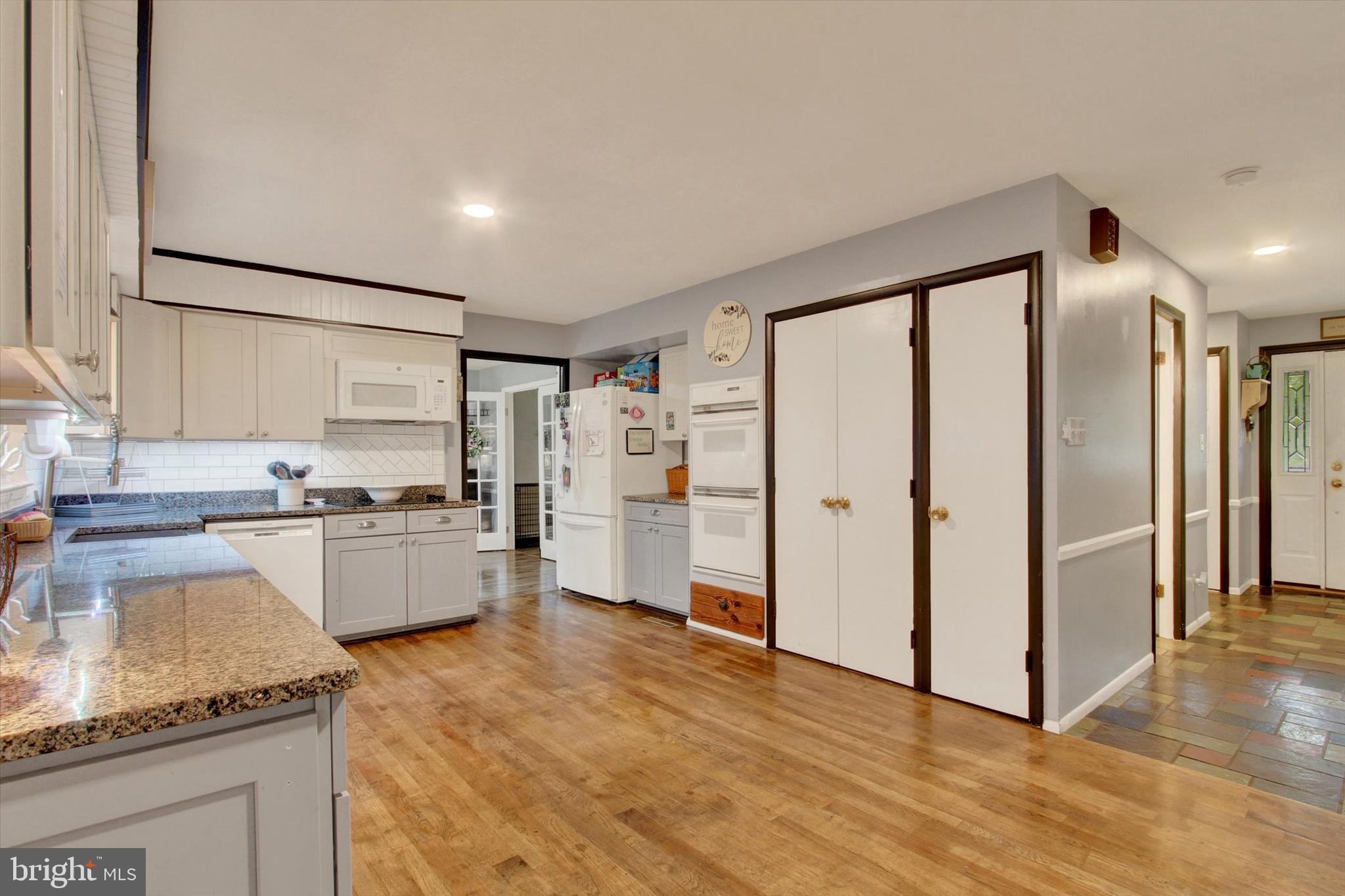 MEADOWBROOK - Residential