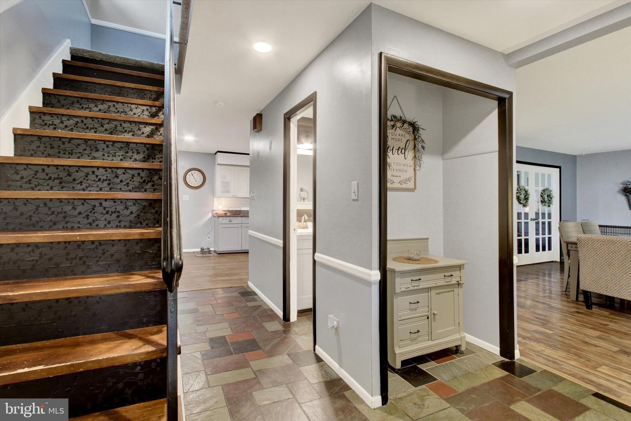 MEADOWBROOK - Residential