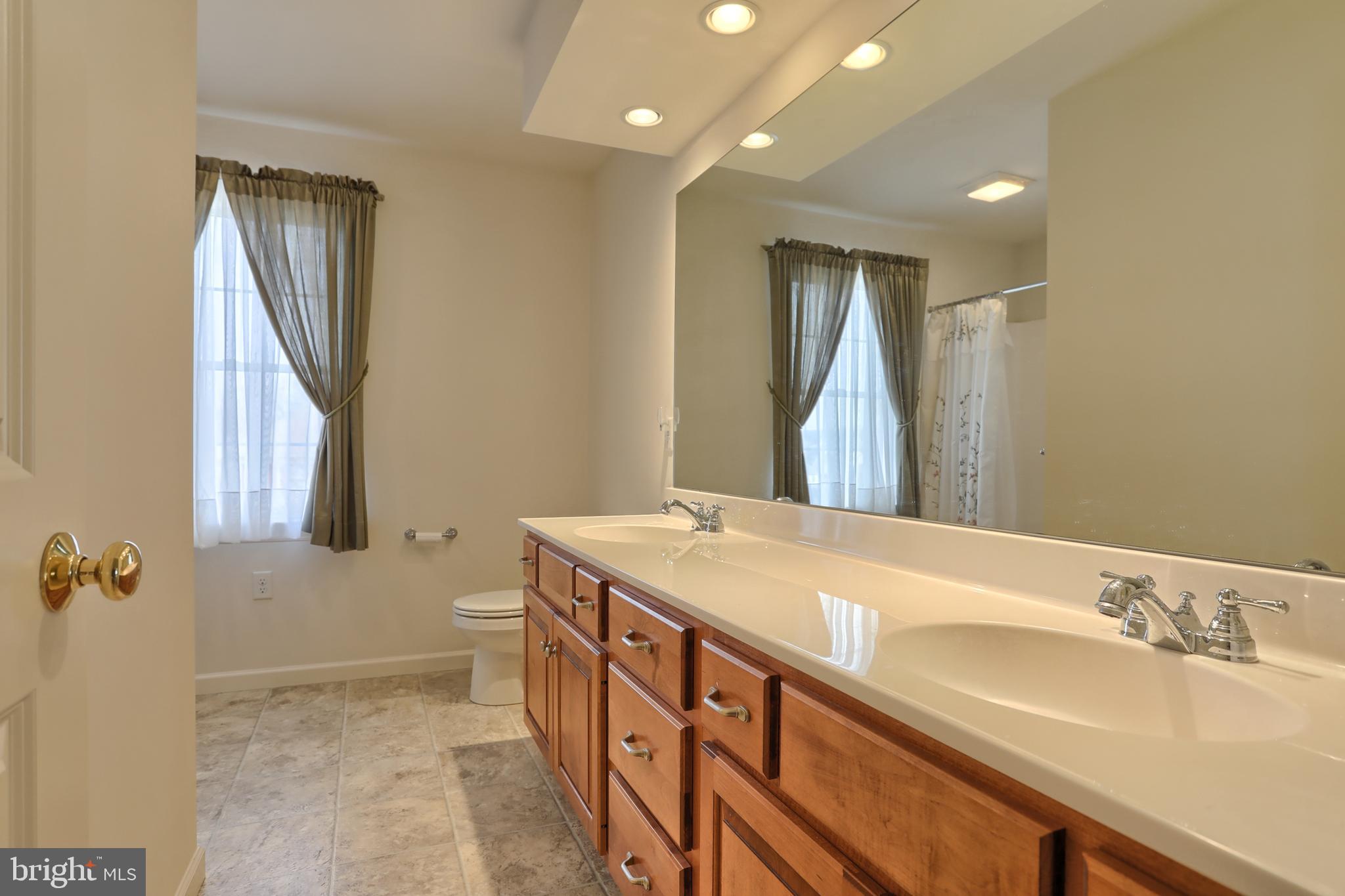 KENDALE OAKS - Residential