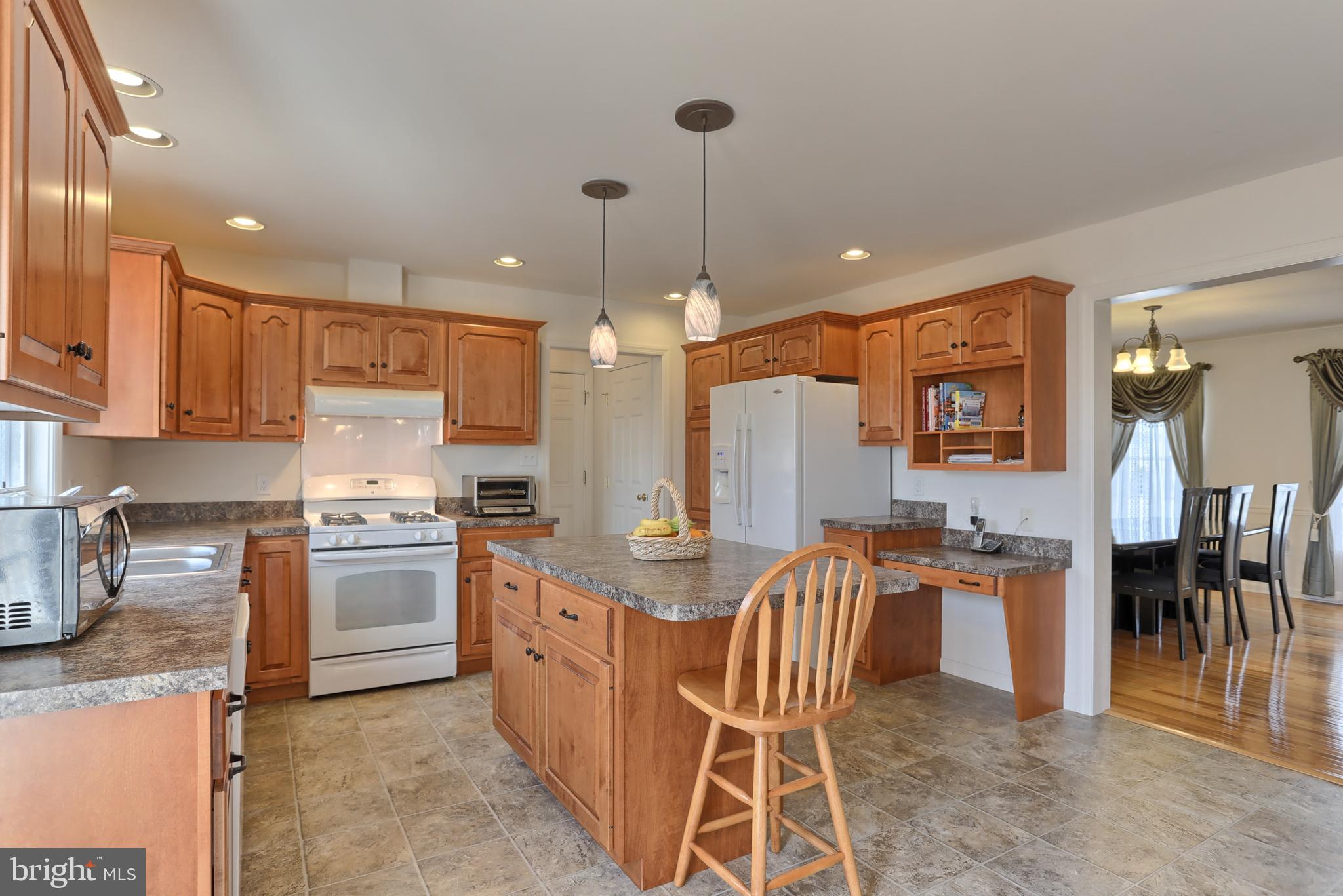 KENDALE OAKS - Residential