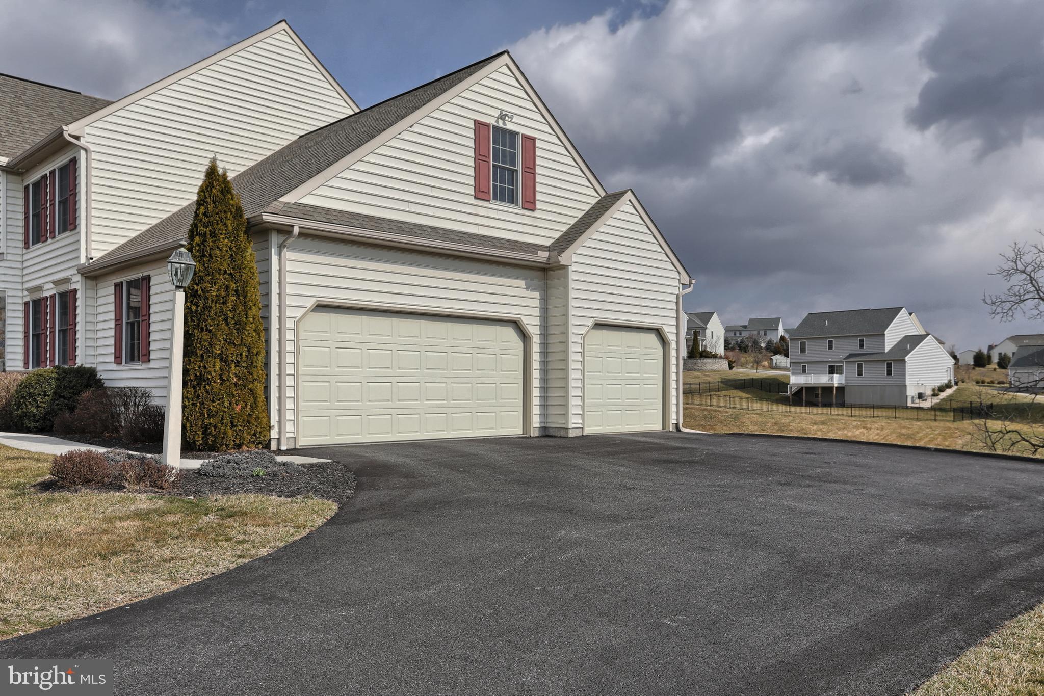 KENDALE OAKS - Residential