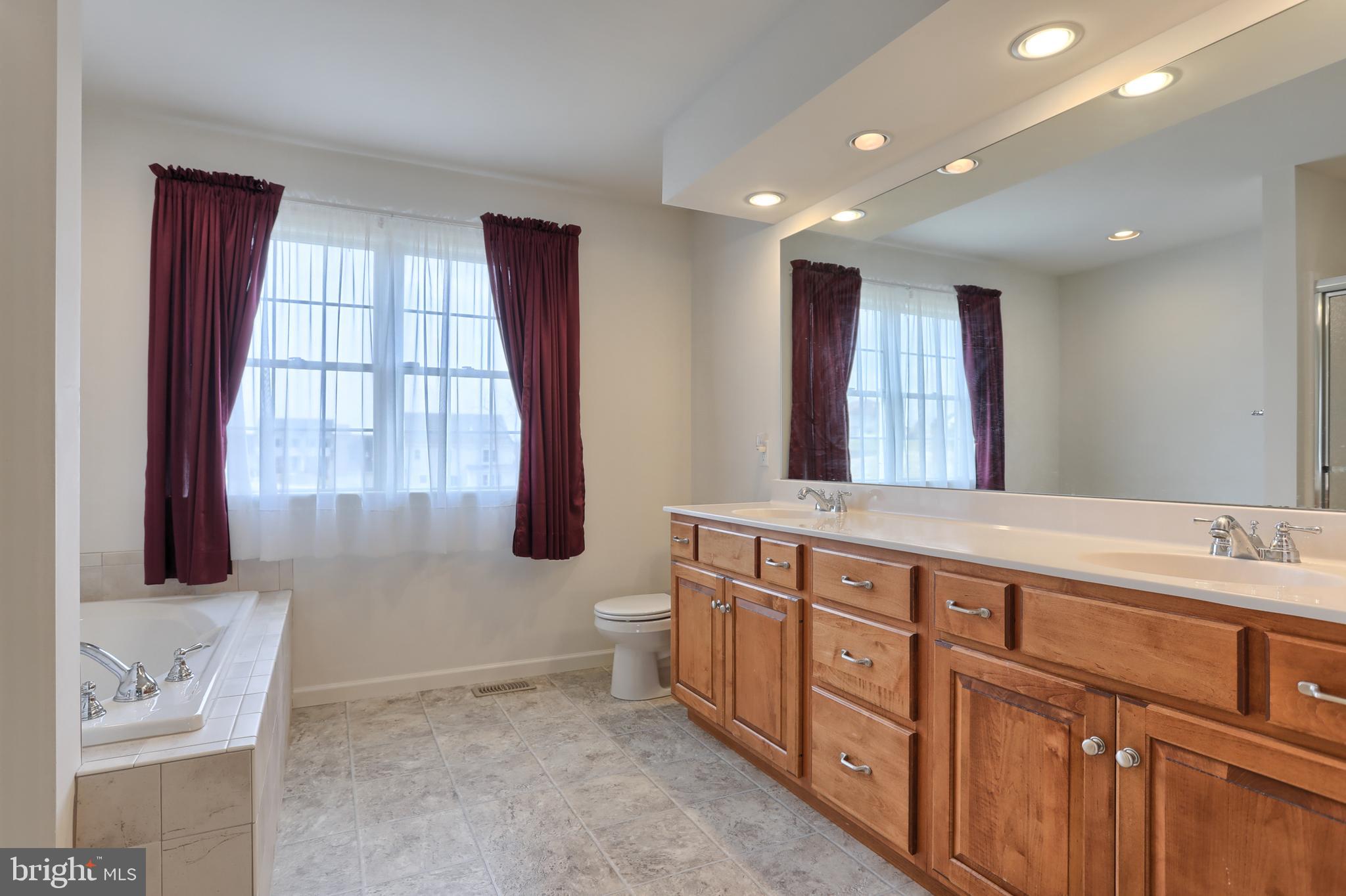 KENDALE OAKS - Residential