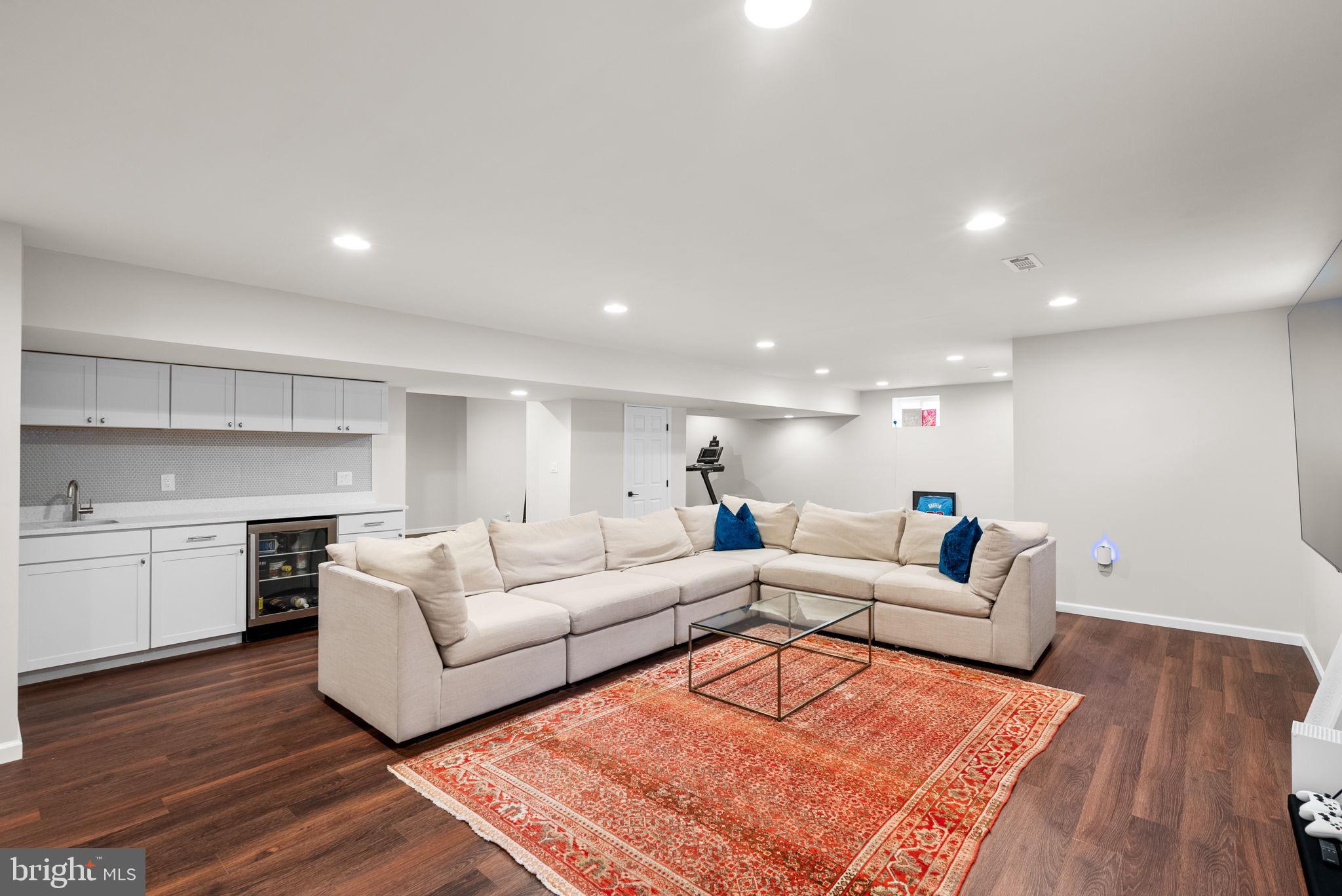 DARNESTOWN OUTSIDE - Residential