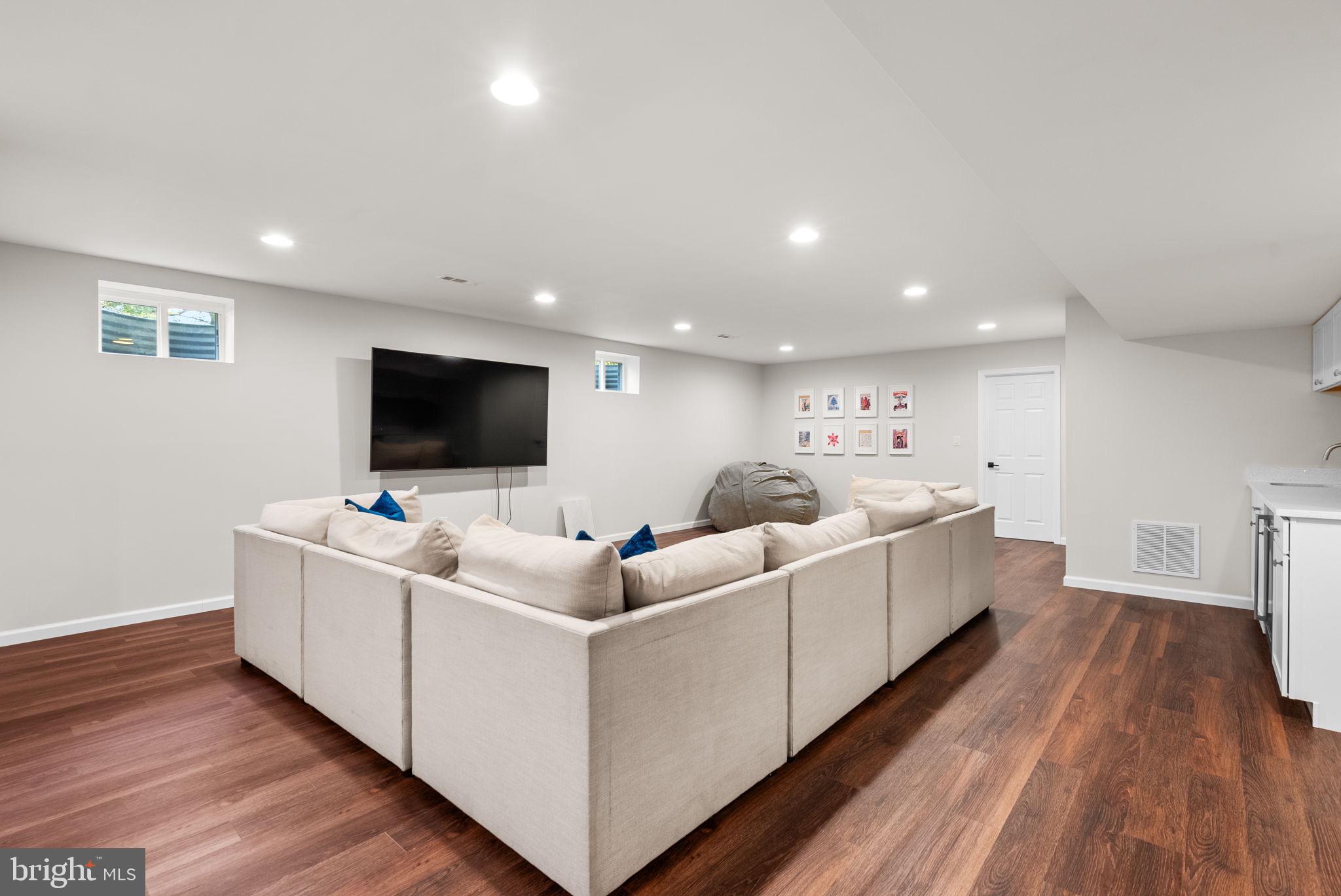 DARNESTOWN OUTSIDE - Residential