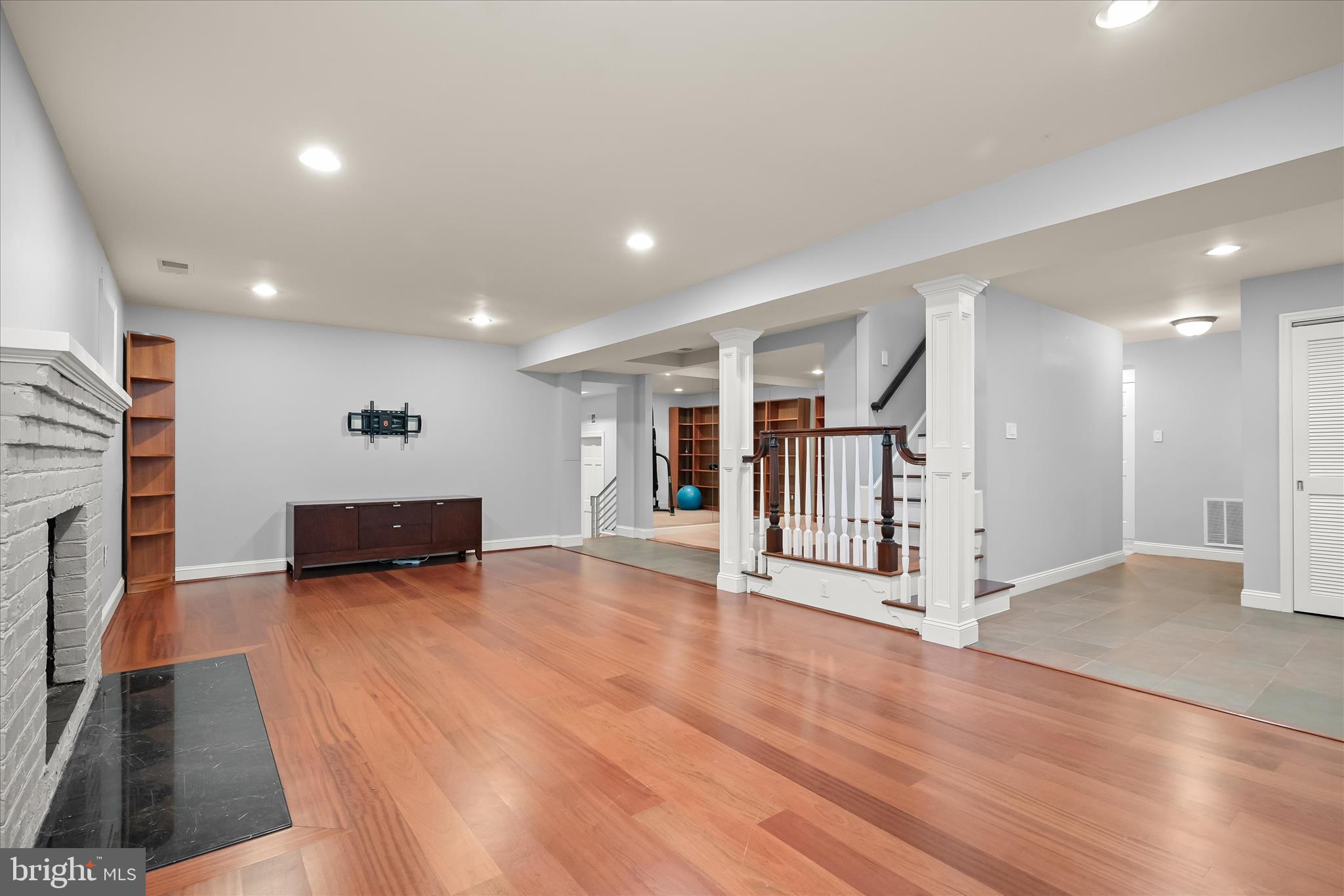 BRADLEY MANOR - Residential