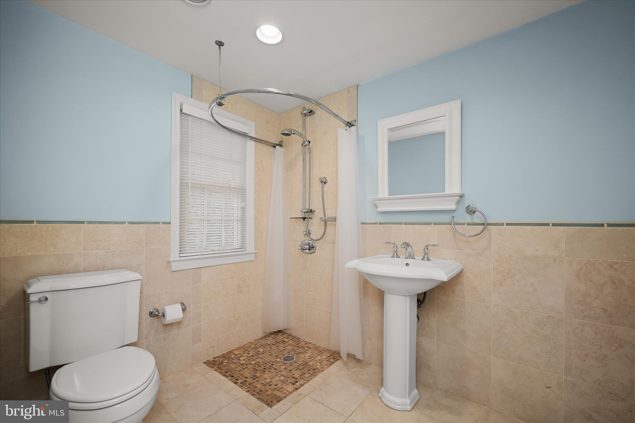 BRADLEY MANOR - Residential