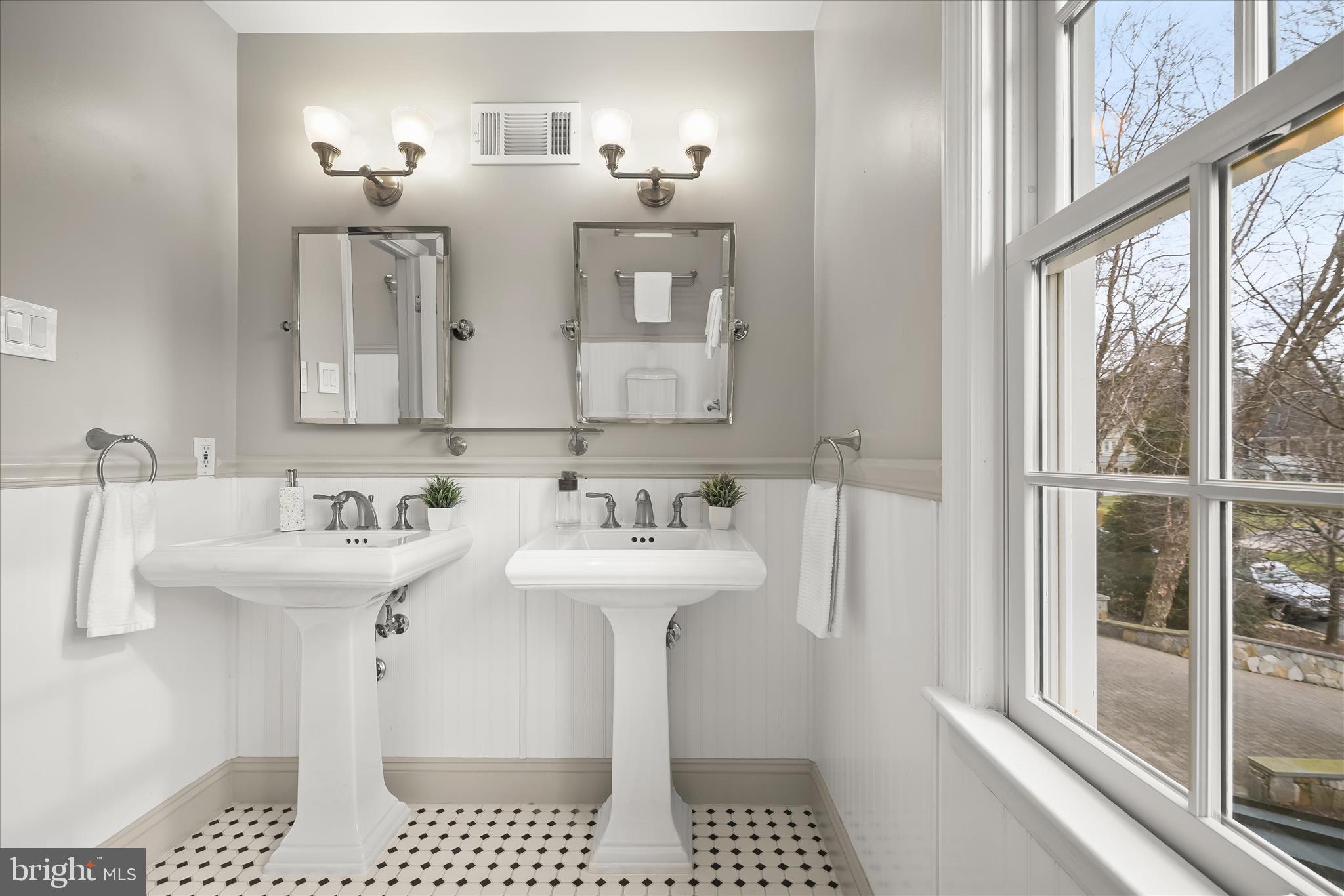 BRADLEY MANOR - Residential