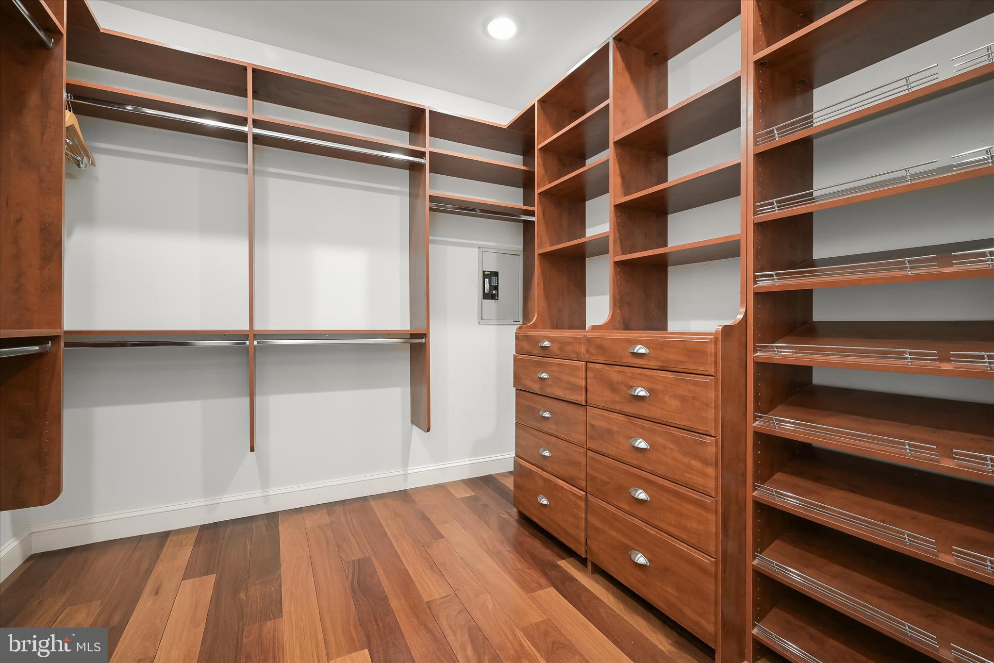 BRADLEY MANOR - Residential