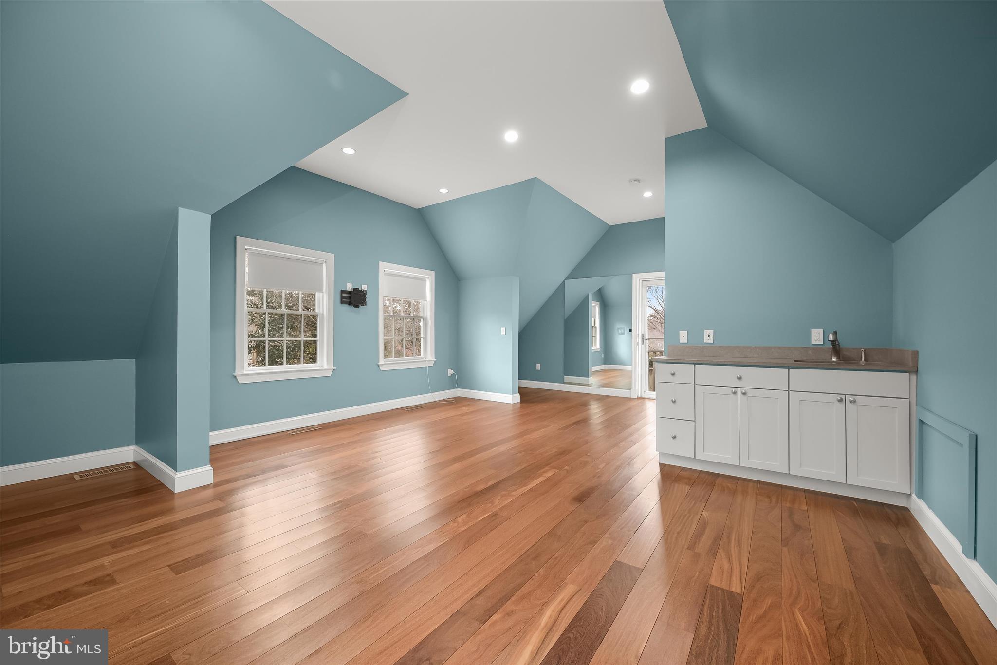 BRADLEY MANOR - Residential