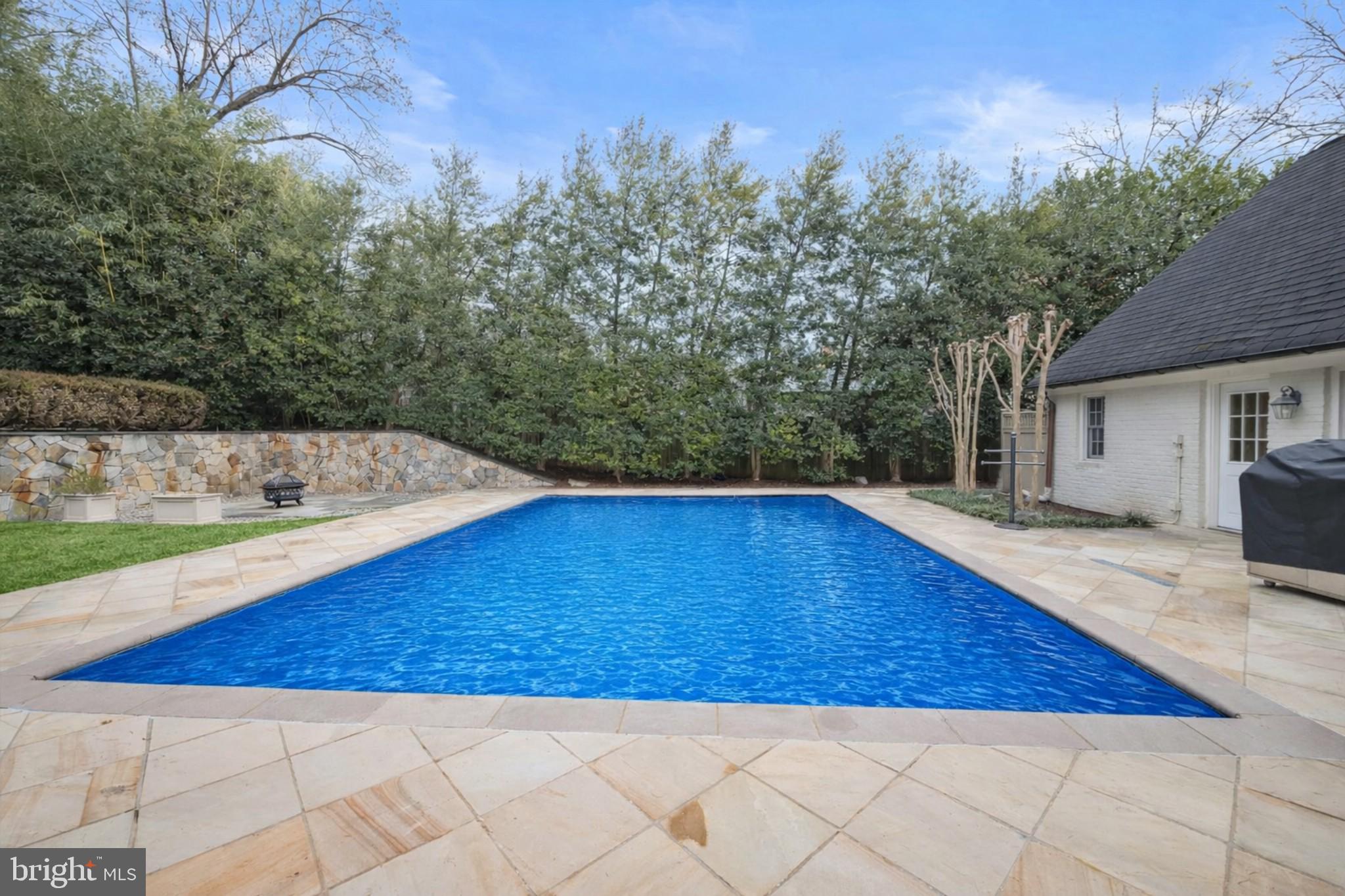 BRADLEY MANOR - Residential