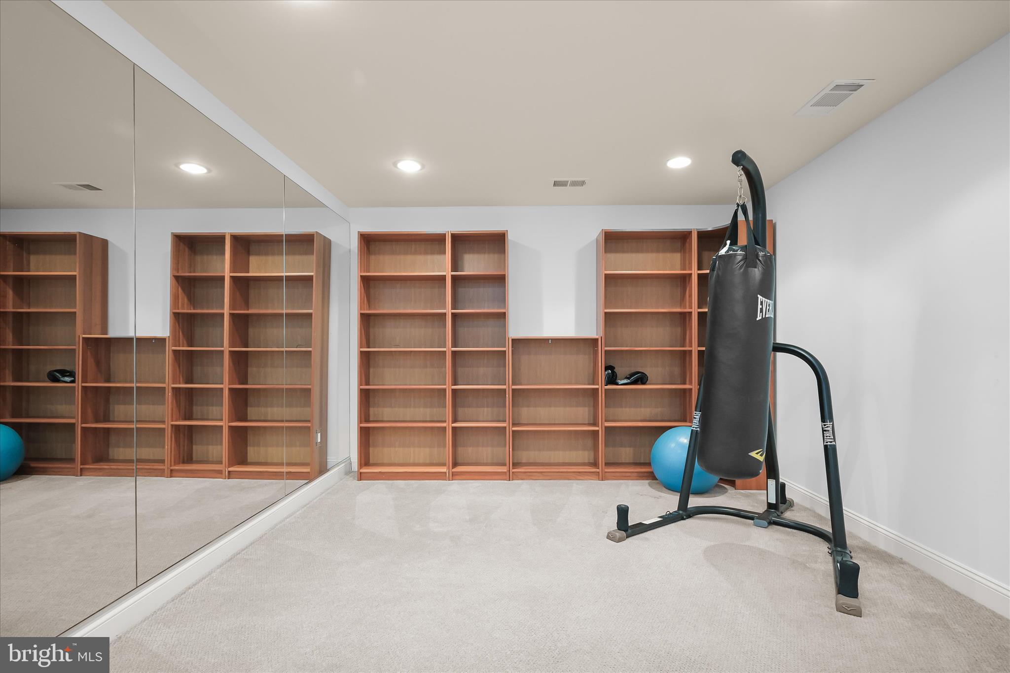 BRADLEY MANOR - Residential