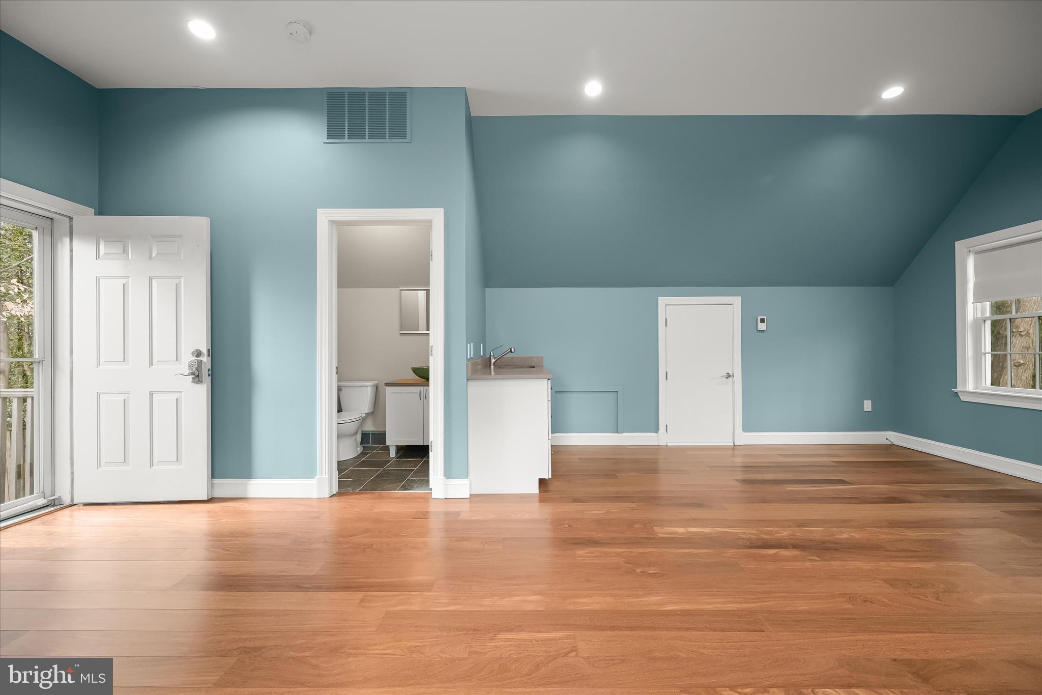 BRADLEY MANOR - Residential