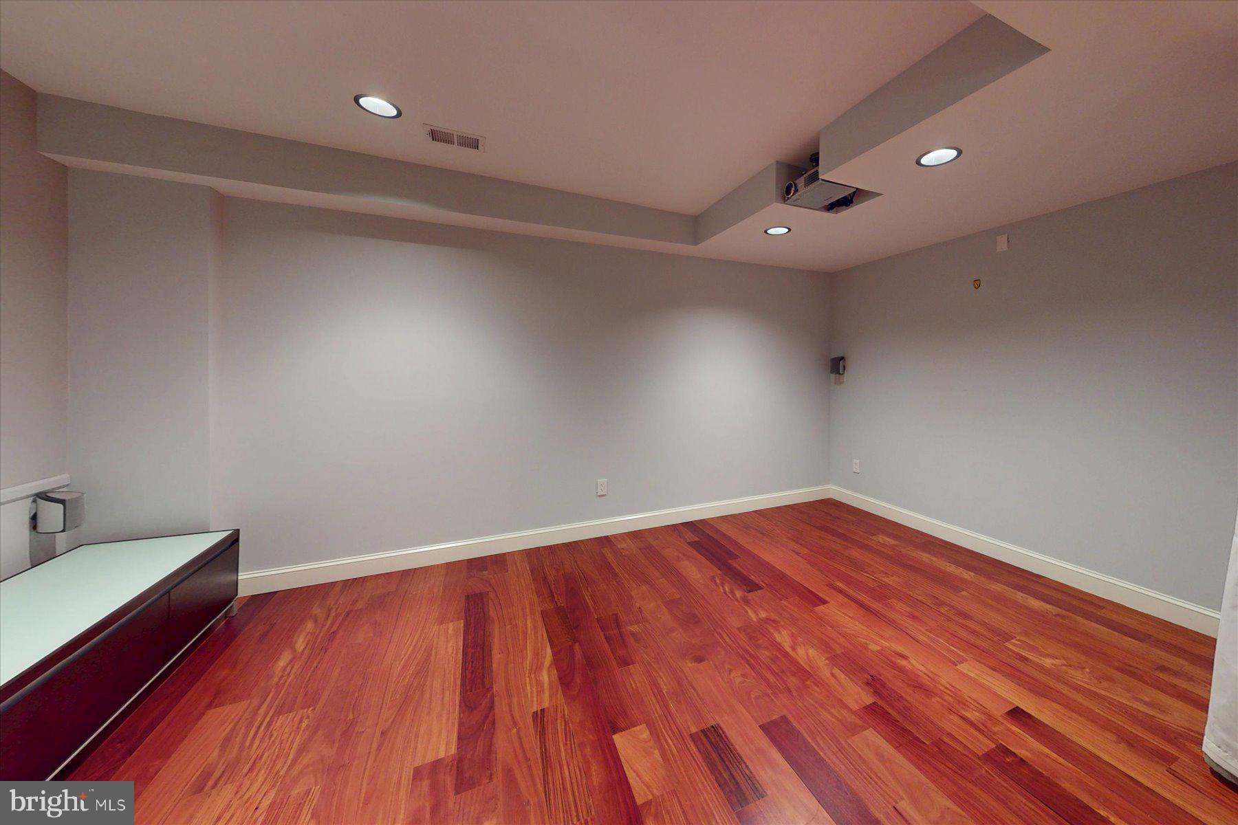 BRADLEY MANOR - Residential