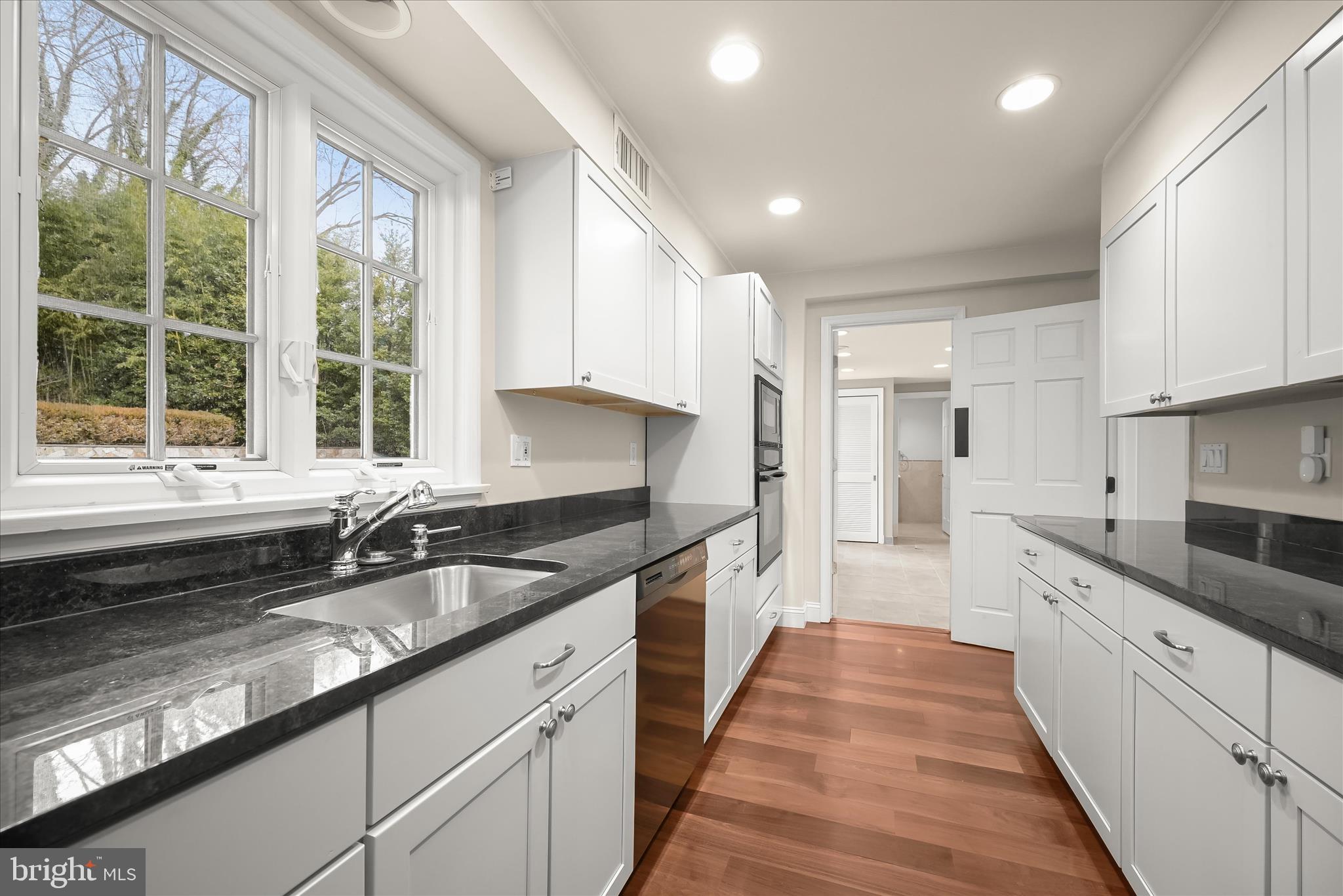 BRADLEY MANOR - Residential