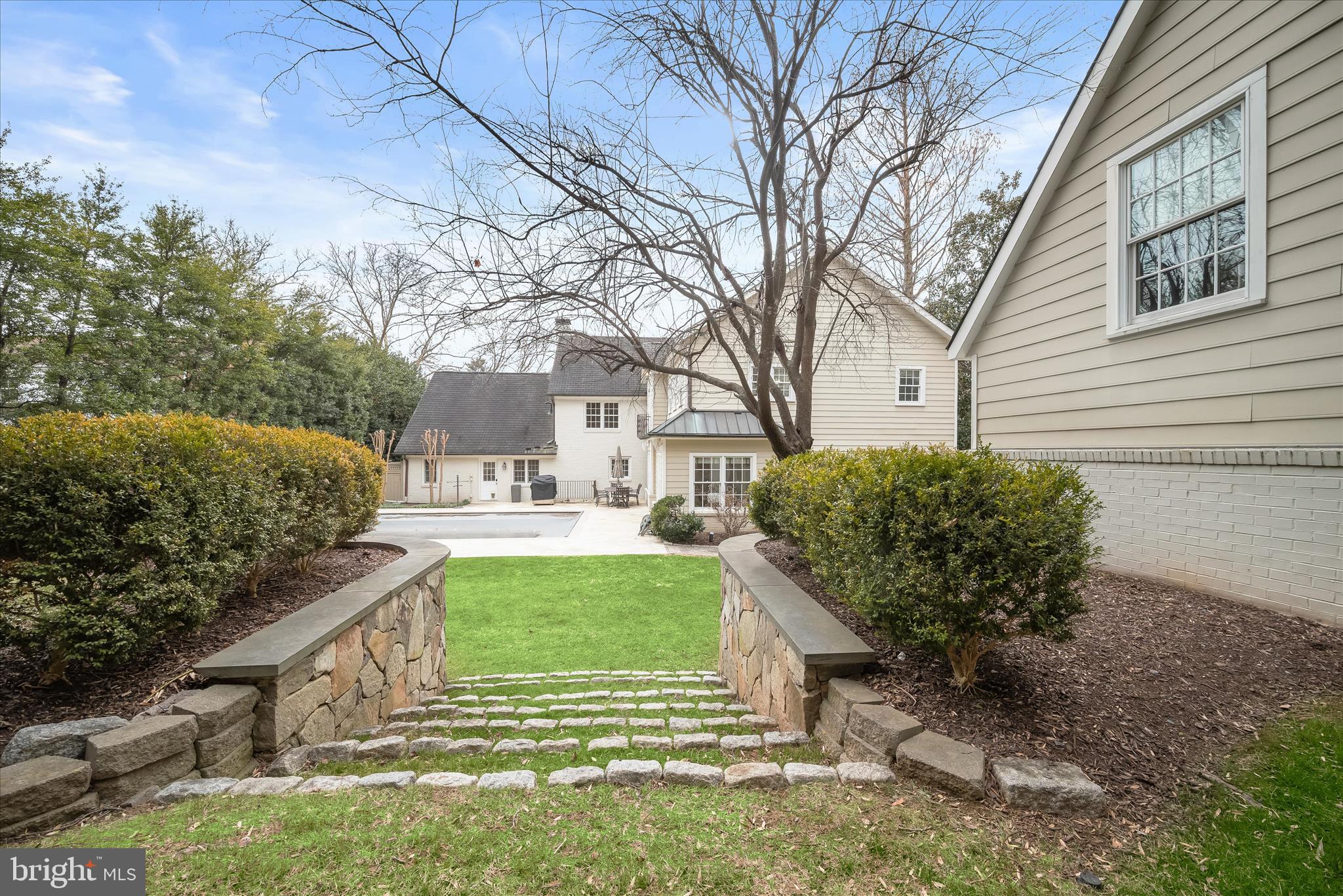 BRADLEY MANOR - Residential