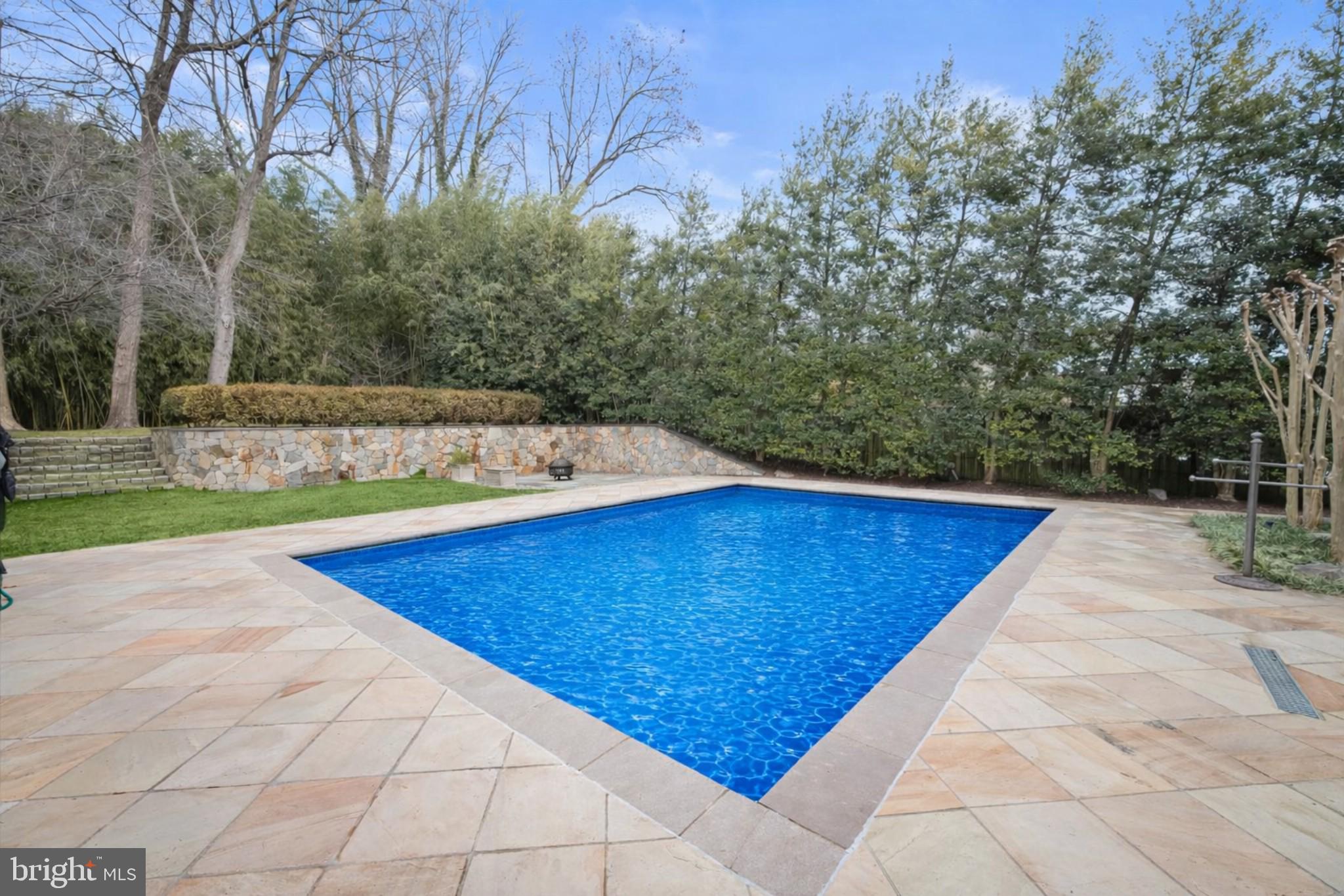 BRADLEY MANOR - Residential