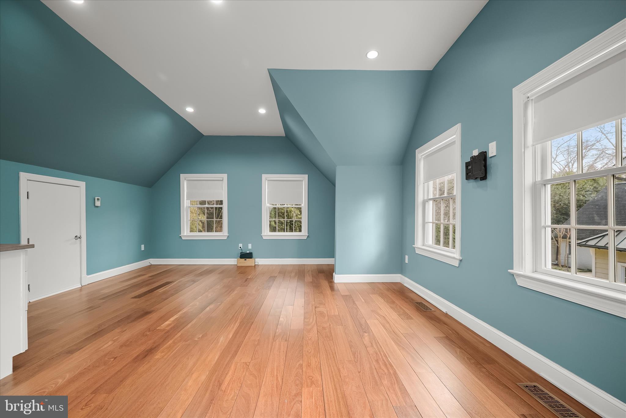 BRADLEY MANOR - Residential