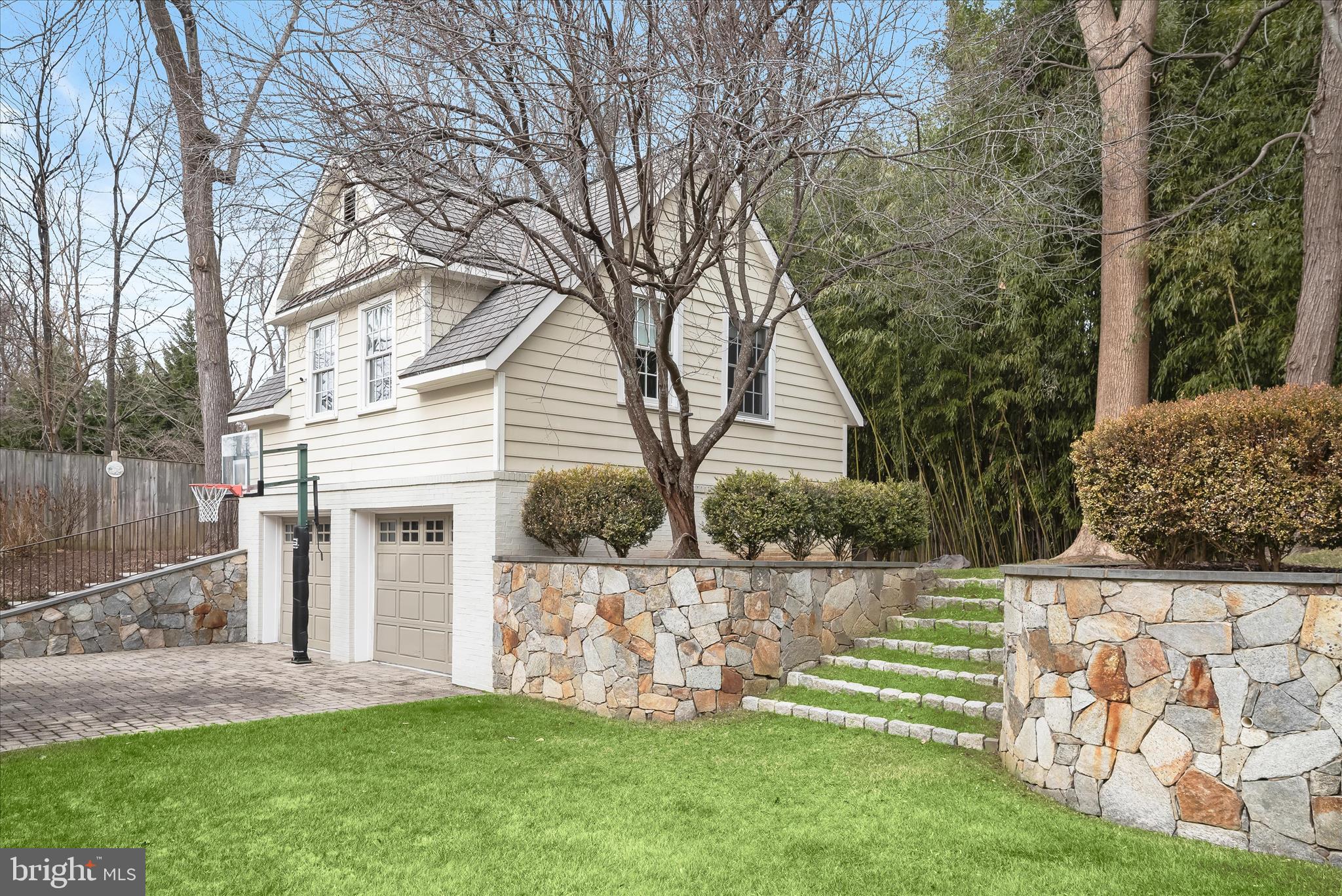 BRADLEY MANOR - Residential