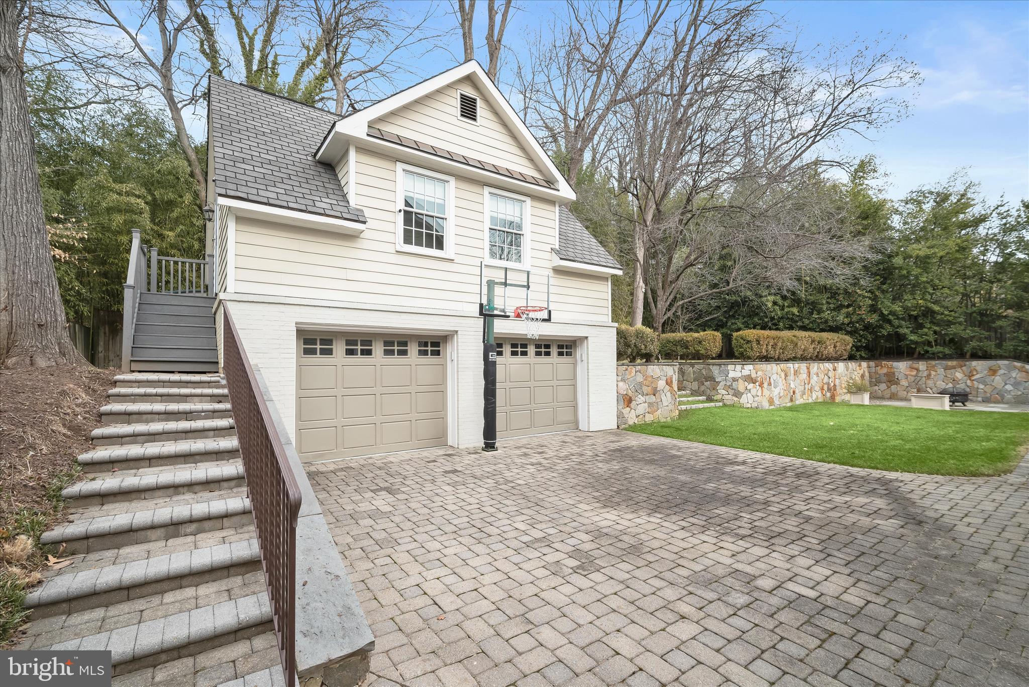 BRADLEY MANOR - Residential