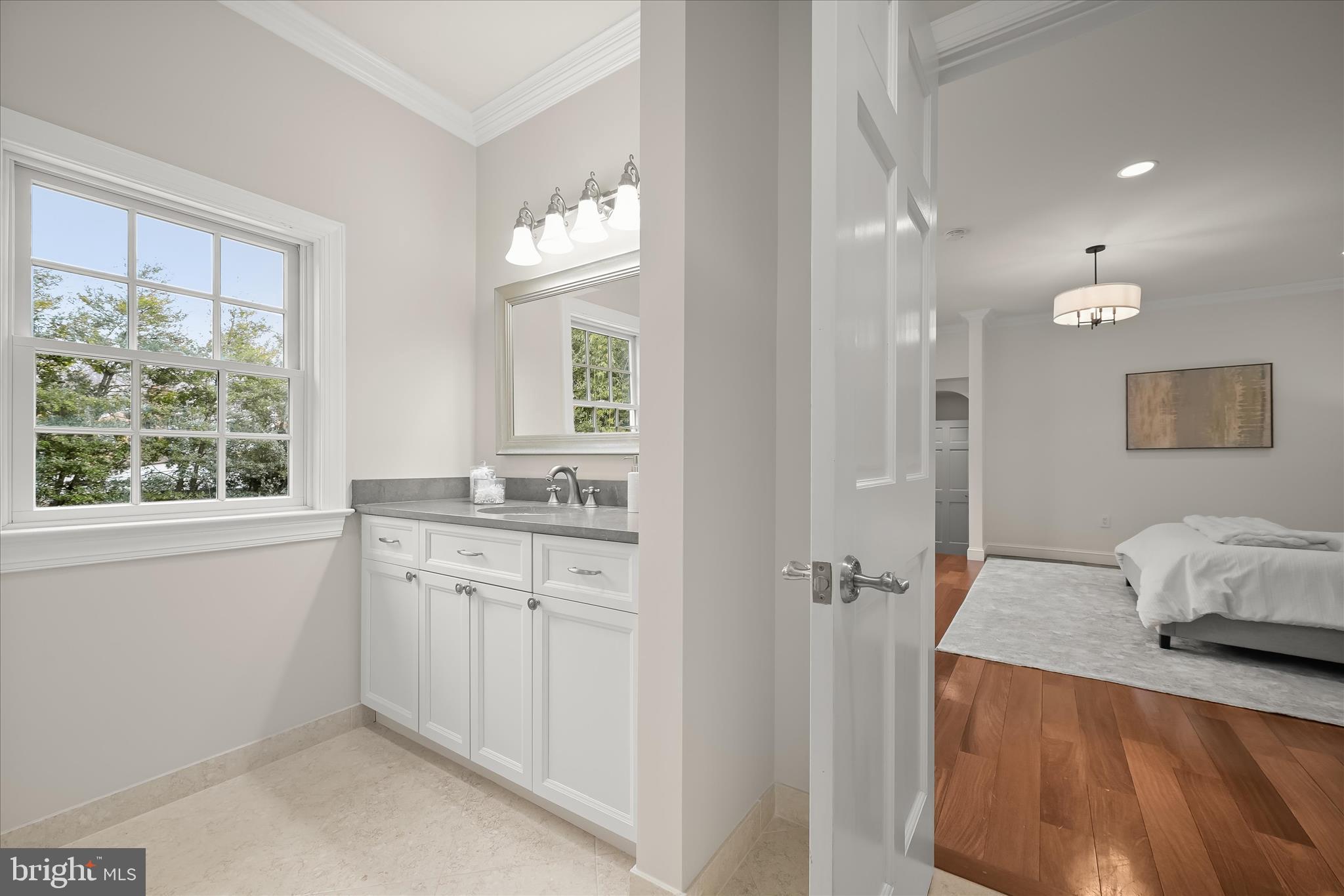 BRADLEY MANOR - Residential