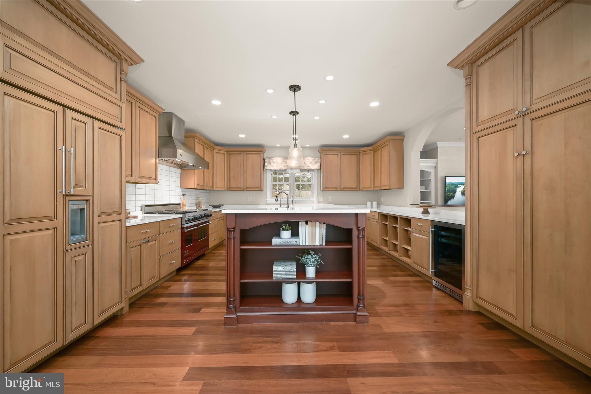 BRADLEY MANOR - Residential