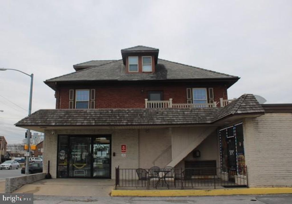 Photo of 1303 Mt Rose Avenue, YORK, PA 17403 (MLS # PAYK2096000)