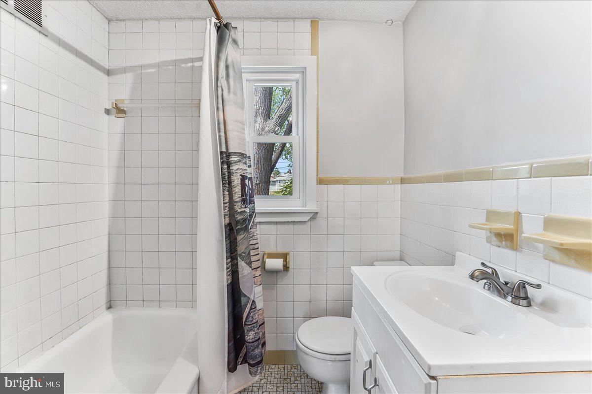 CLIFTON HEIGHTS - Residential