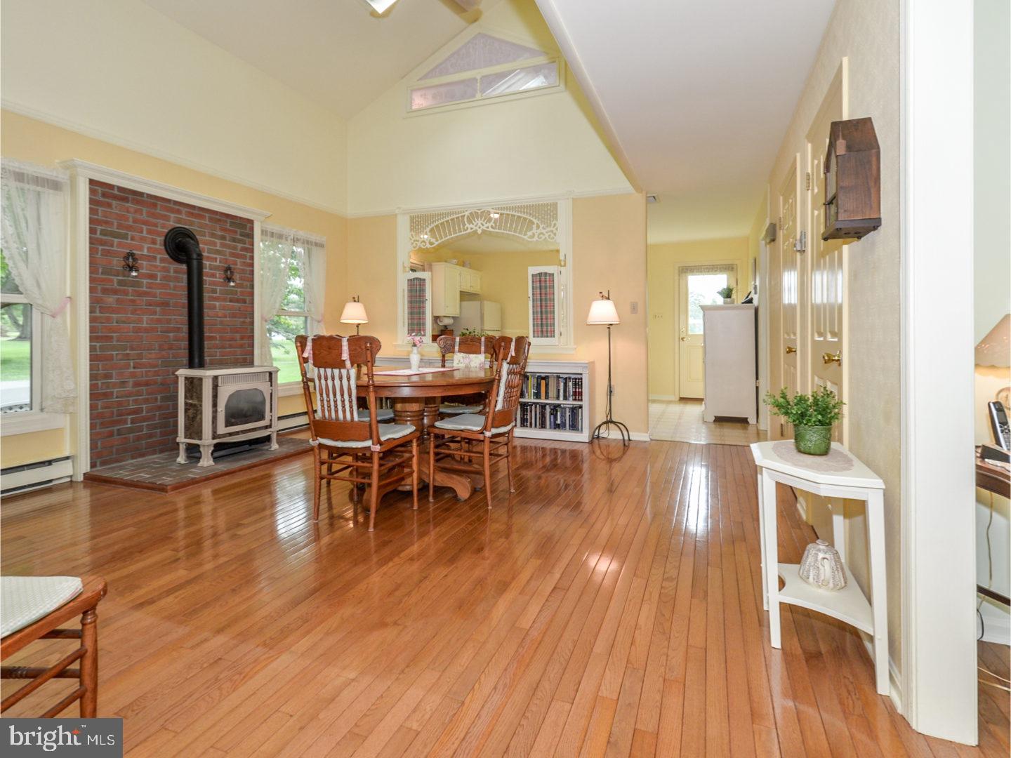 WHISPERING WOODS - Residential