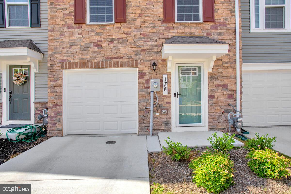 ANCHOR POINT - Residential Lease