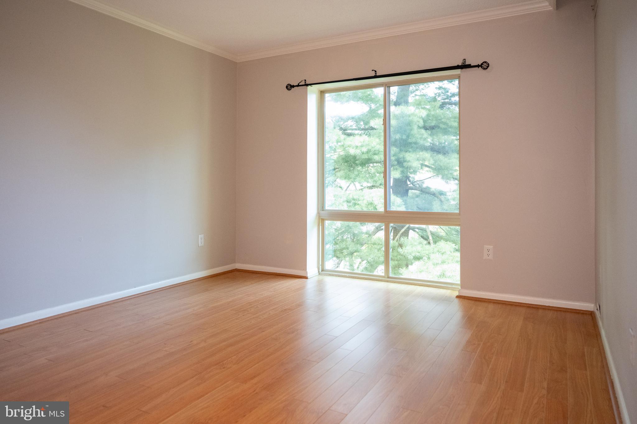 VISTAS OF VIENNA CONDOMINIUMS - Residential