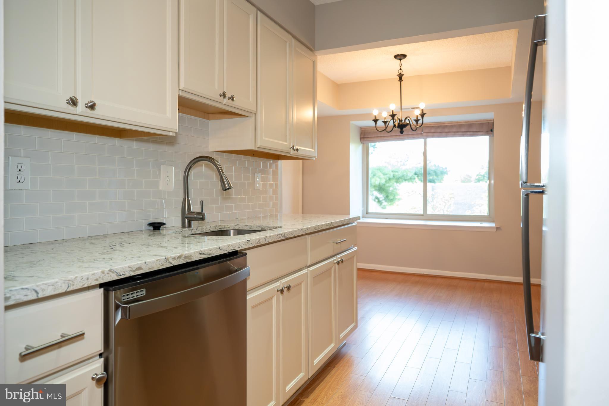 VISTAS OF VIENNA CONDOMINIUMS - Residential