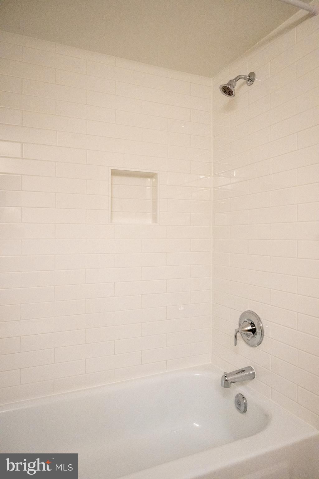 VISTAS OF VIENNA CONDOMINIUMS - Residential