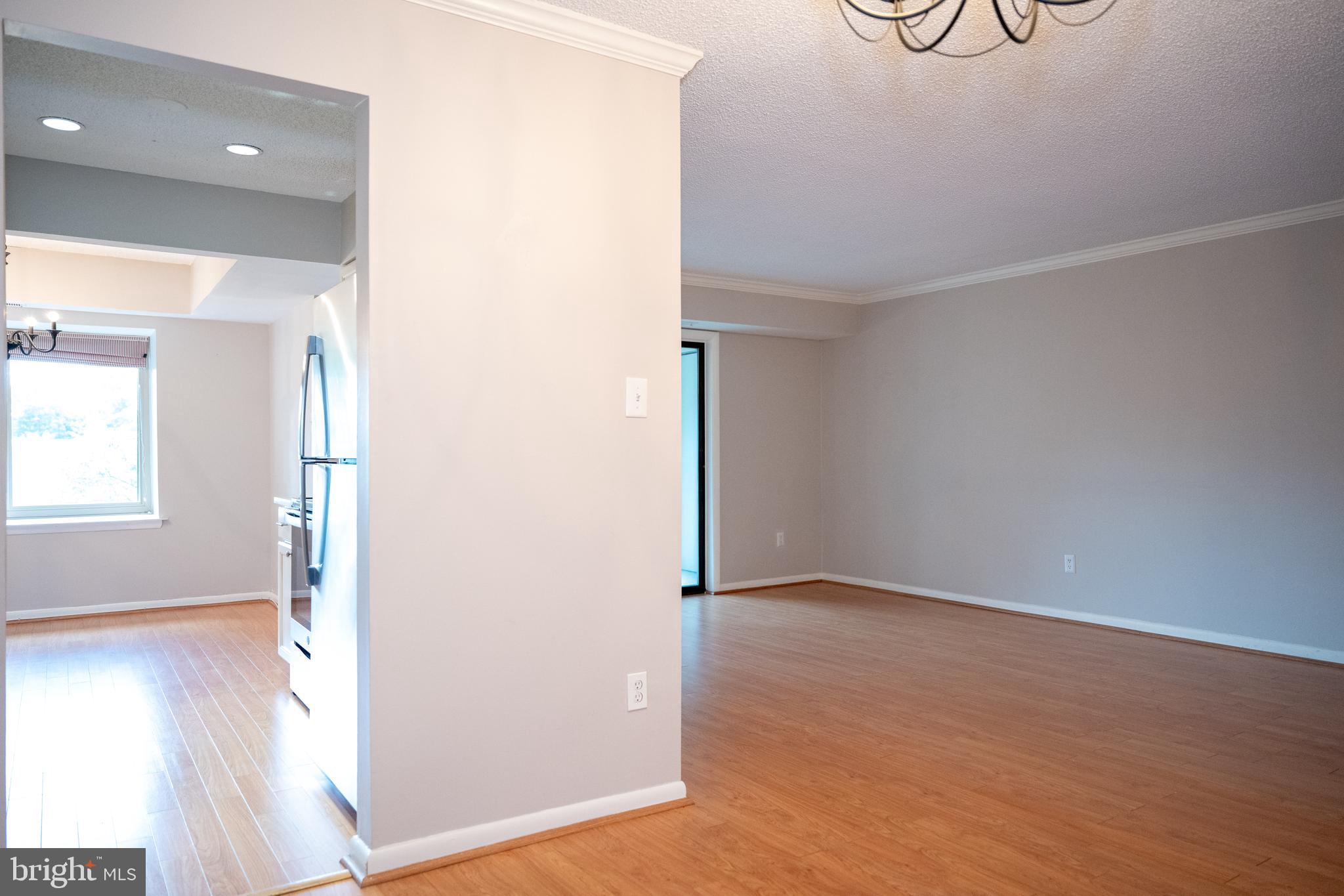 VISTAS OF VIENNA CONDOMINIUMS - Residential