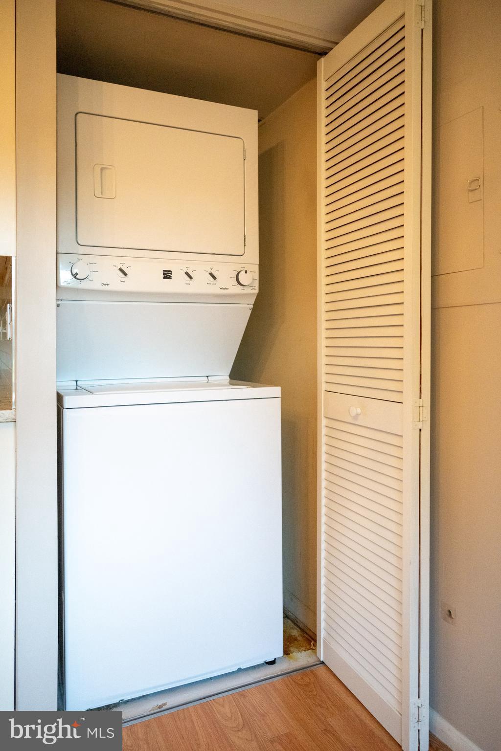 VISTAS OF VIENNA CONDOMINIUMS - Residential