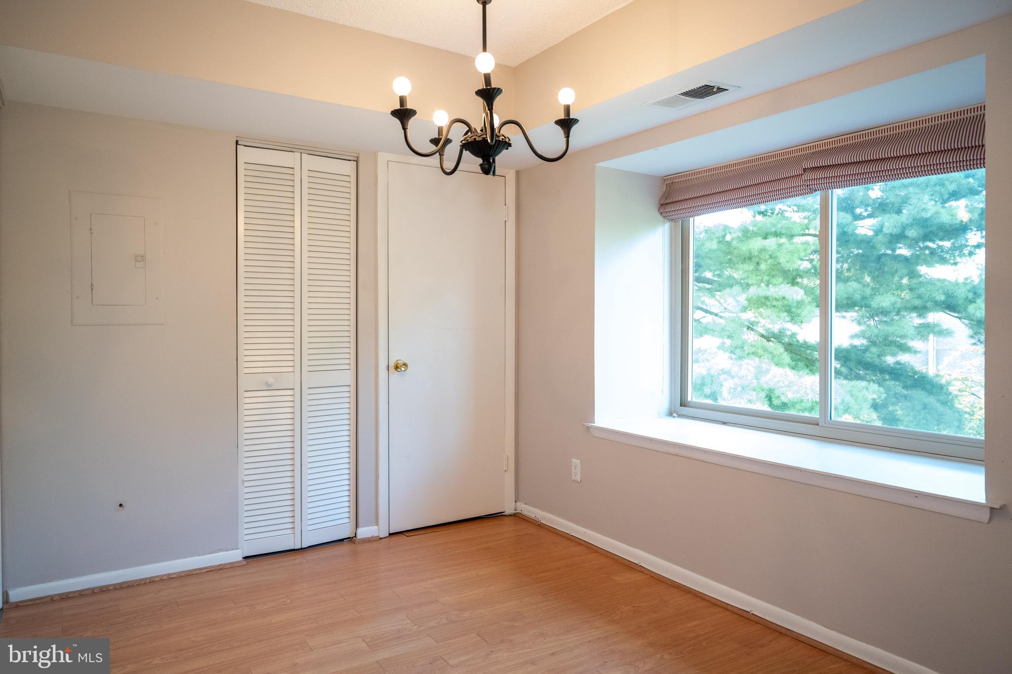 VISTAS OF VIENNA CONDOMINIUMS - Residential