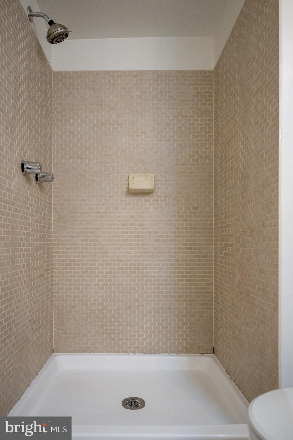 VISTAS OF VIENNA CONDOMINIUMS - Residential