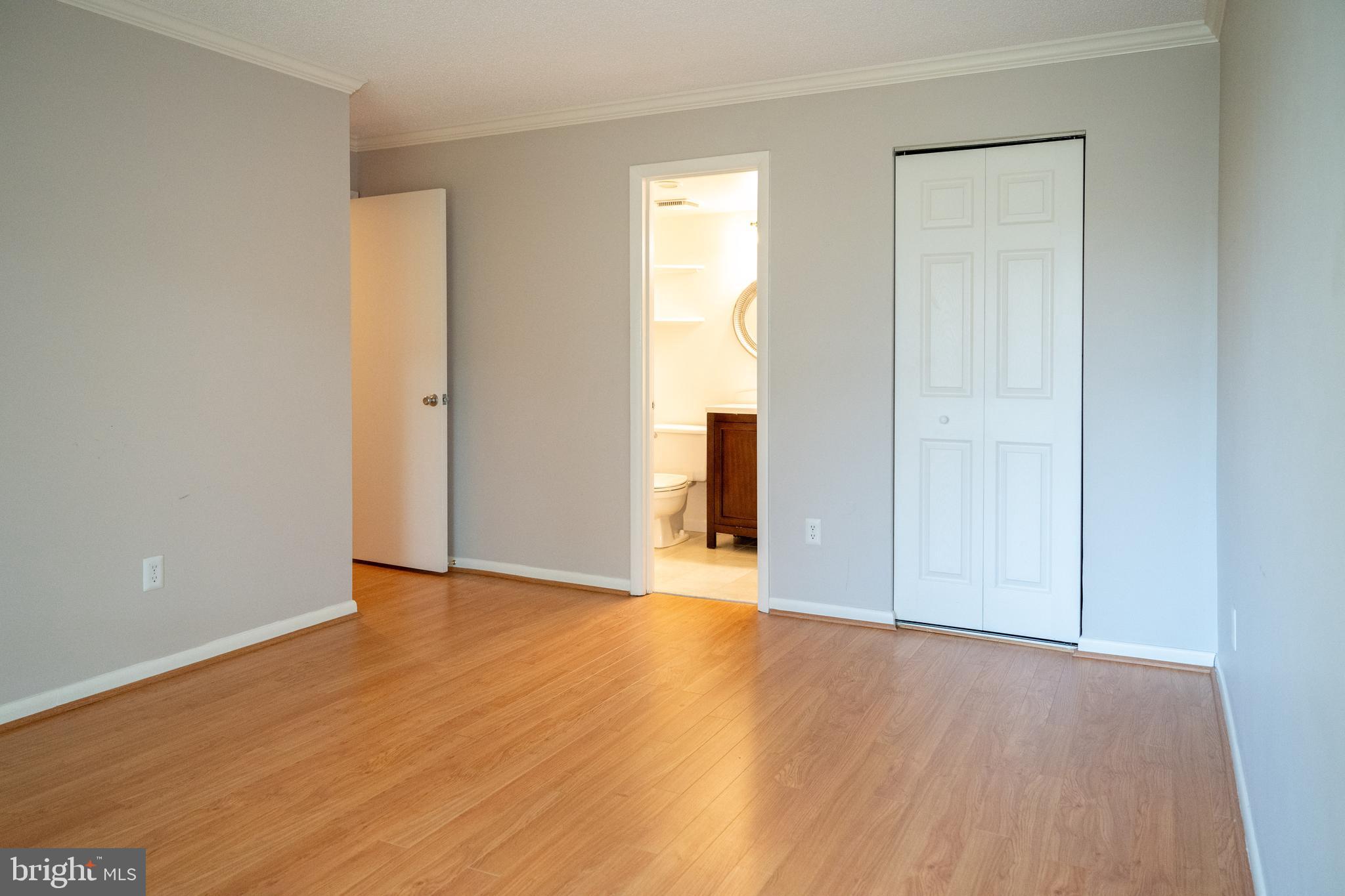 VISTAS OF VIENNA CONDOMINIUMS - Residential