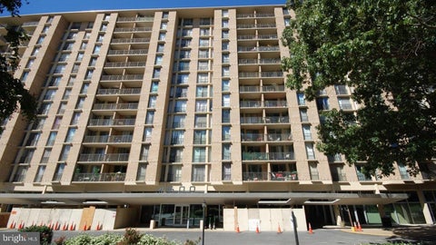 Photo of 4600 S Four Mile Run Drive #C-1, ARLINGTON, VA 22204 (MLS # VAAR2081250)