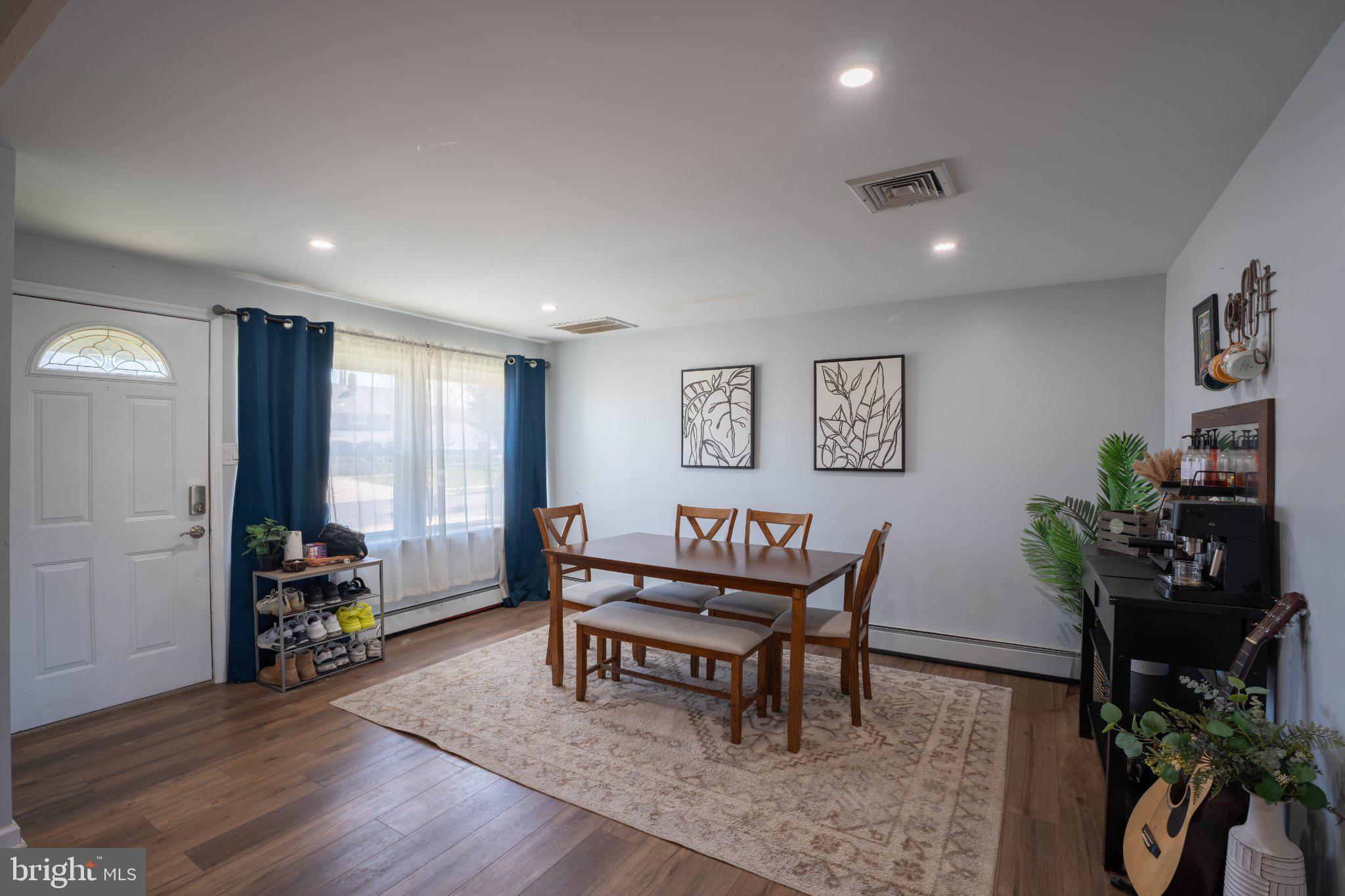 LEVITTOWN - Residential