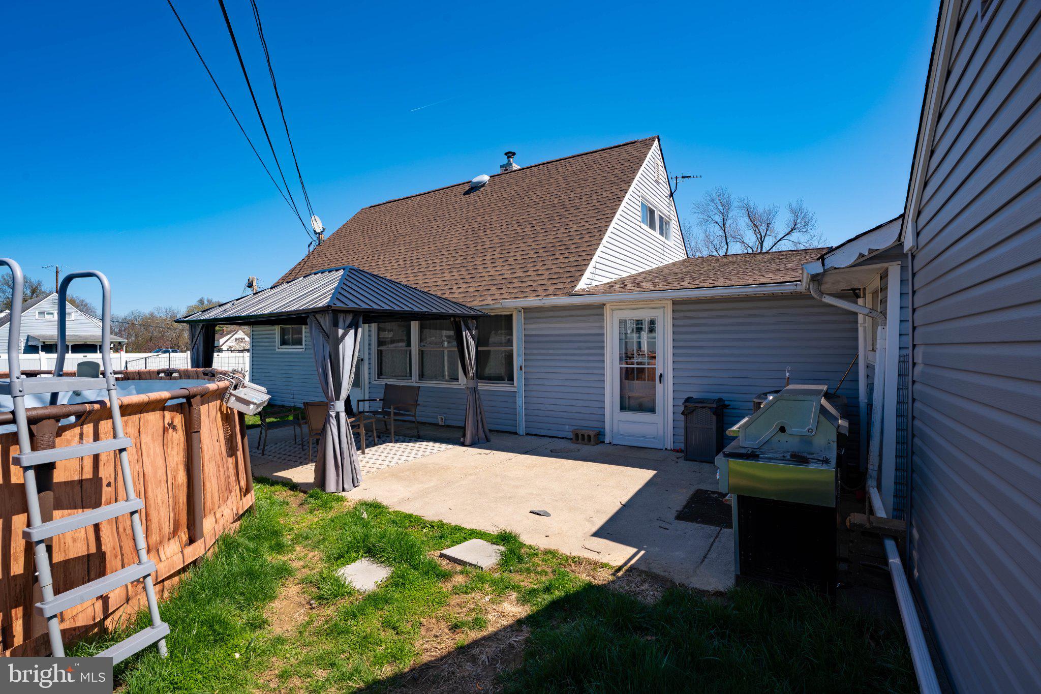 LEVITTOWN - Residential