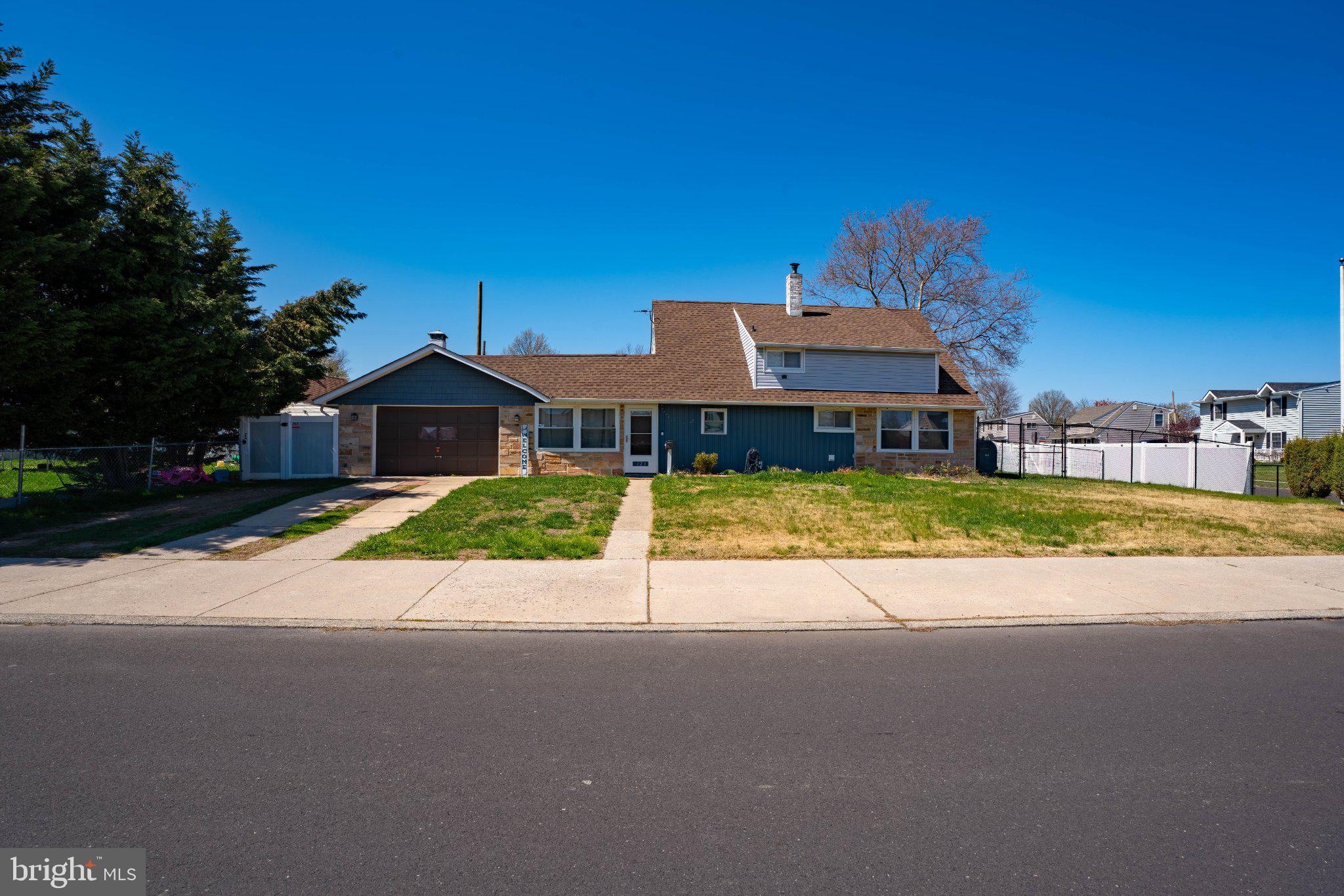 LEVITTOWN - Residential