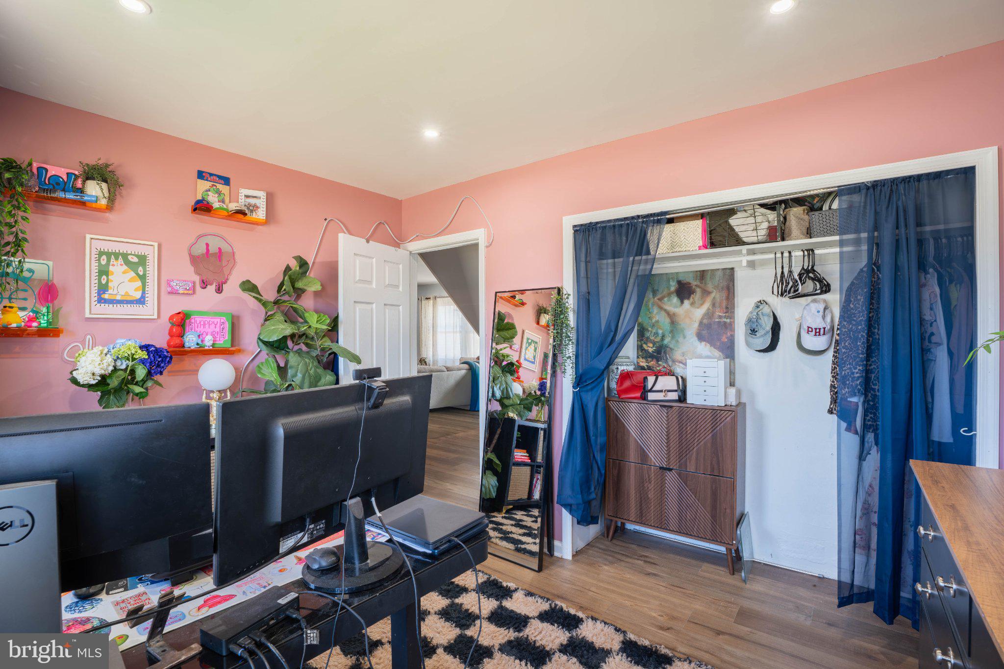 LEVITTOWN - Residential