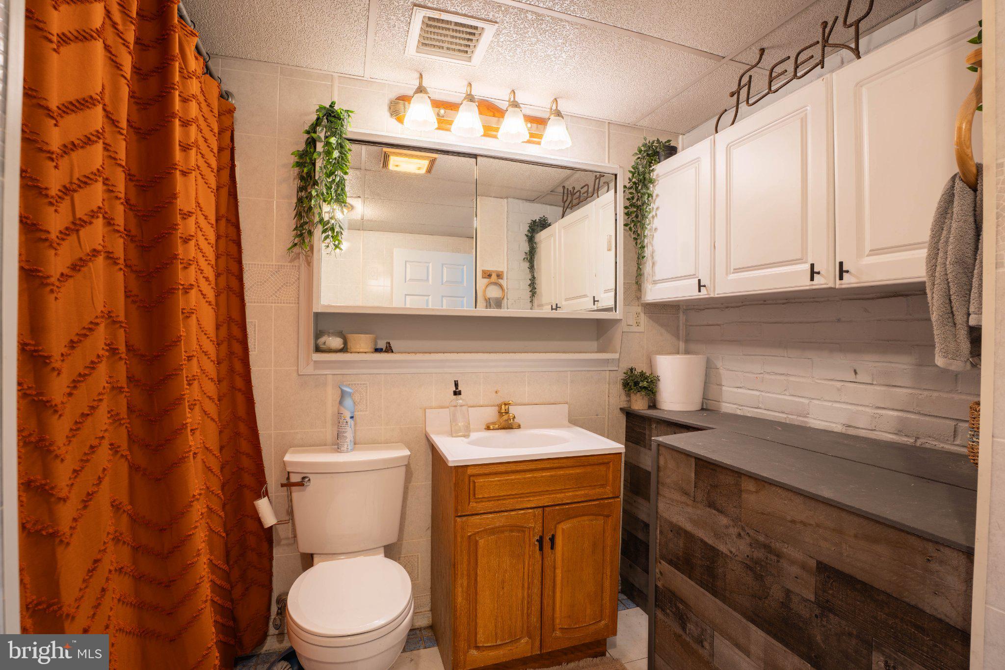 LEVITTOWN - Residential